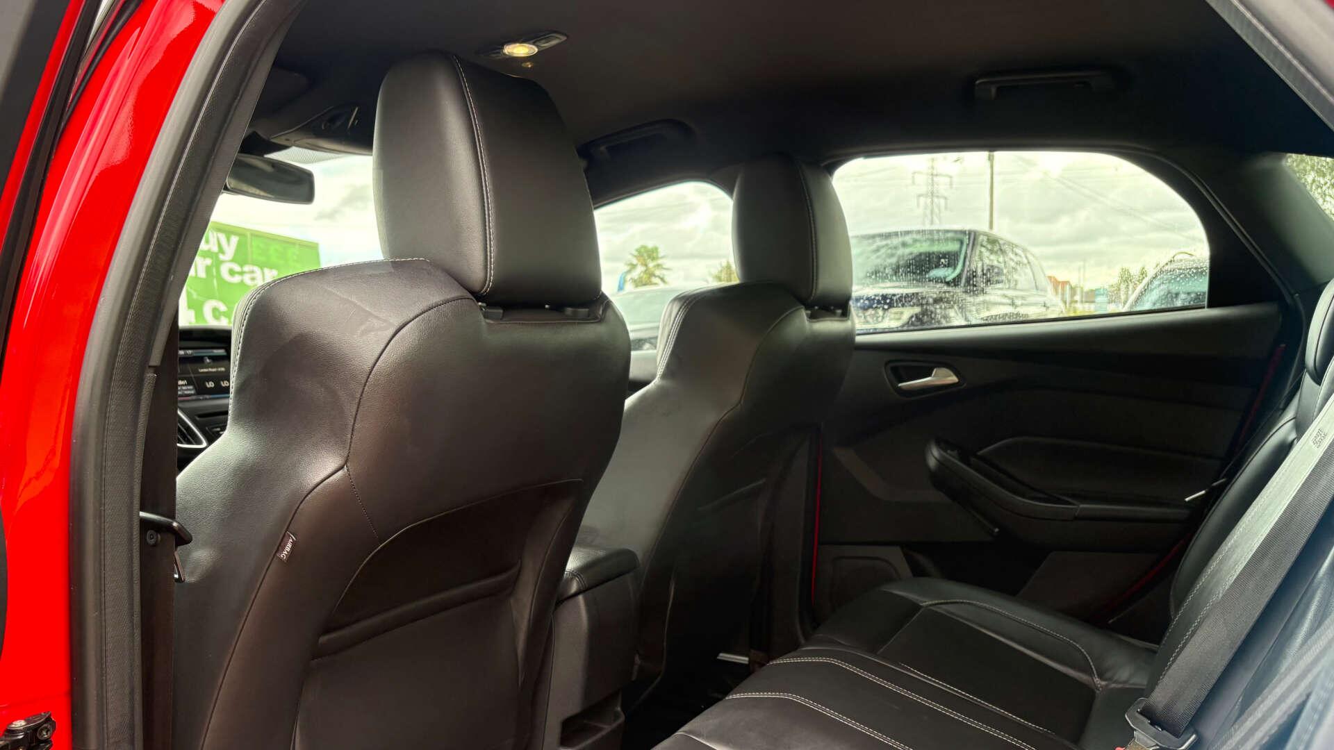 Ford Focus view 14
