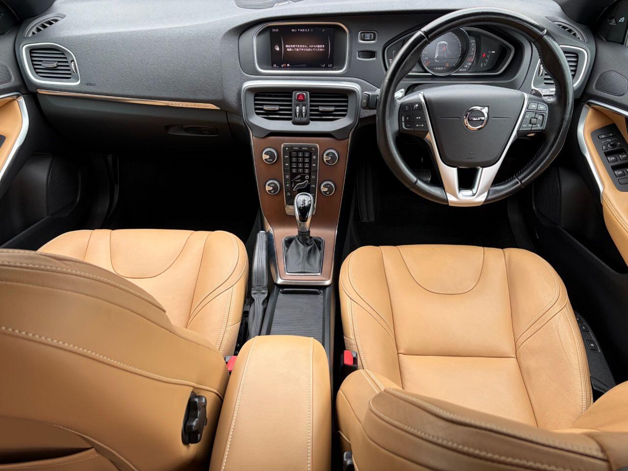 Volvo V40 Cross Country view 10