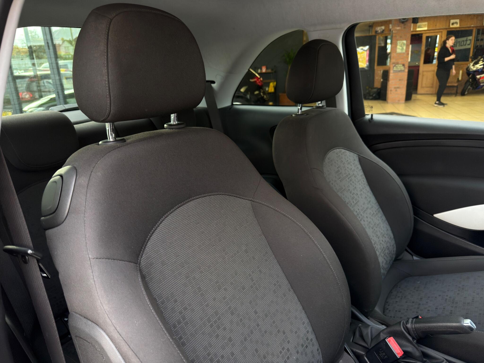 2015 Vauxhall ADAM image 9