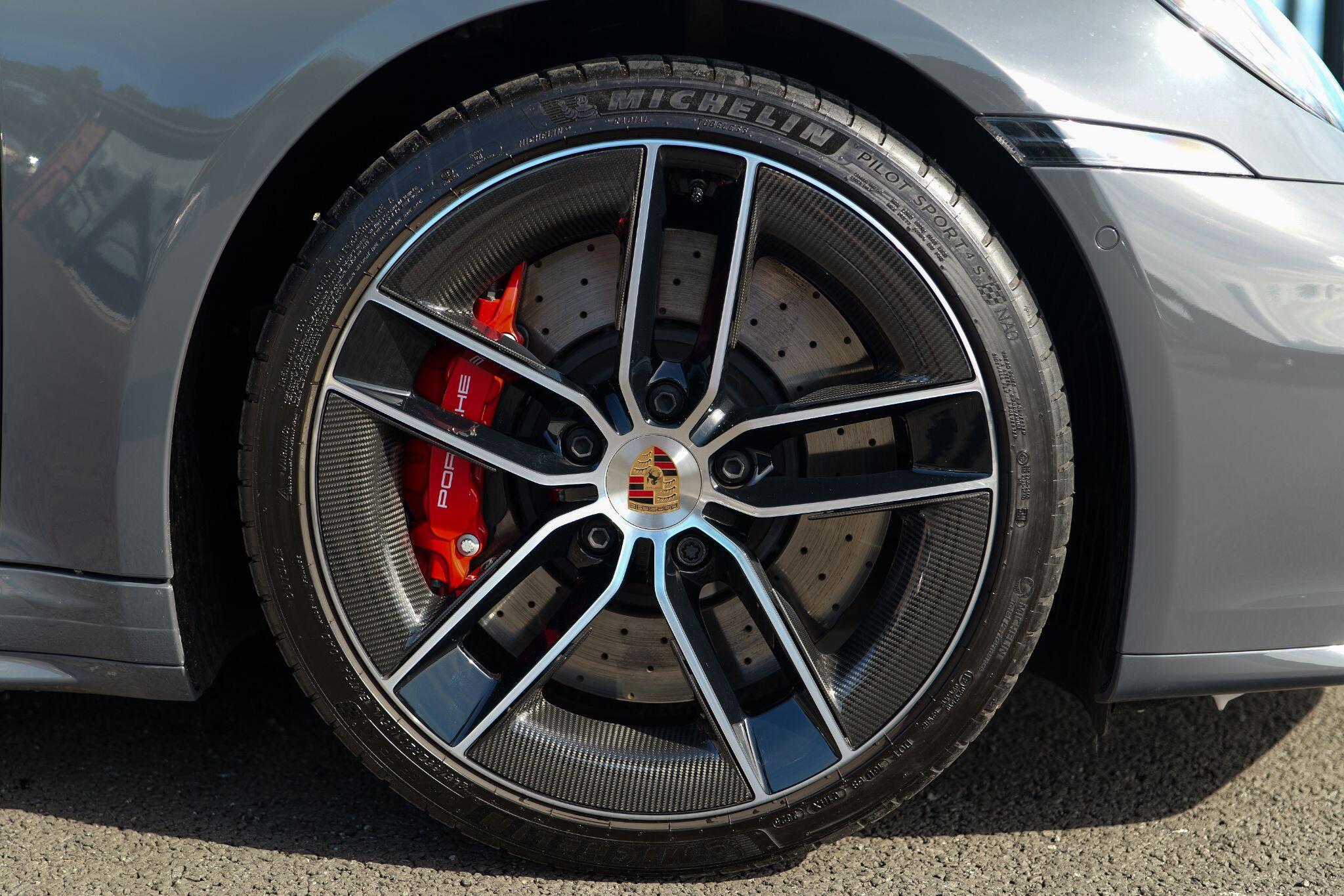 Porsche 911 view 12