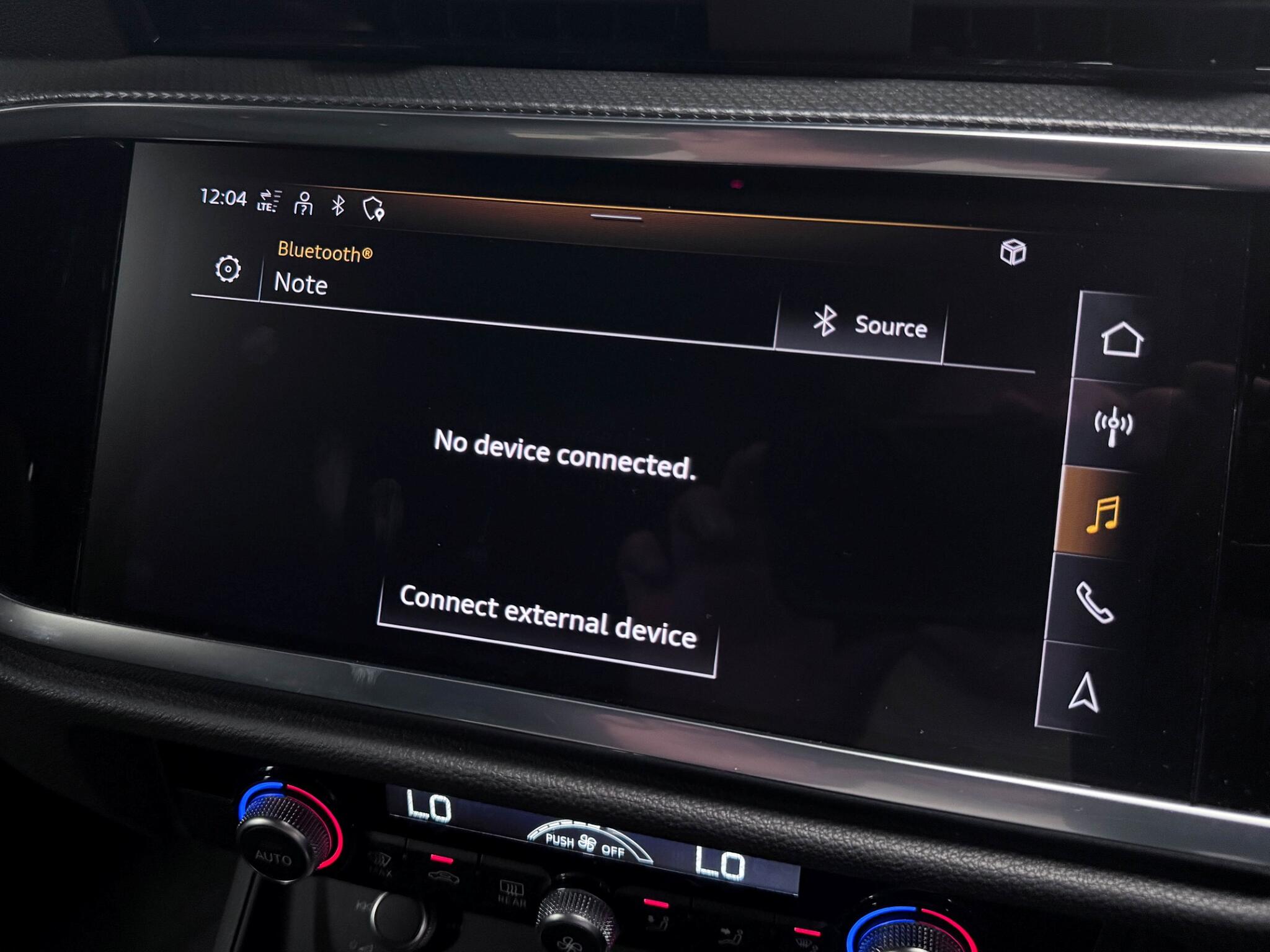Audi Q3 view 39