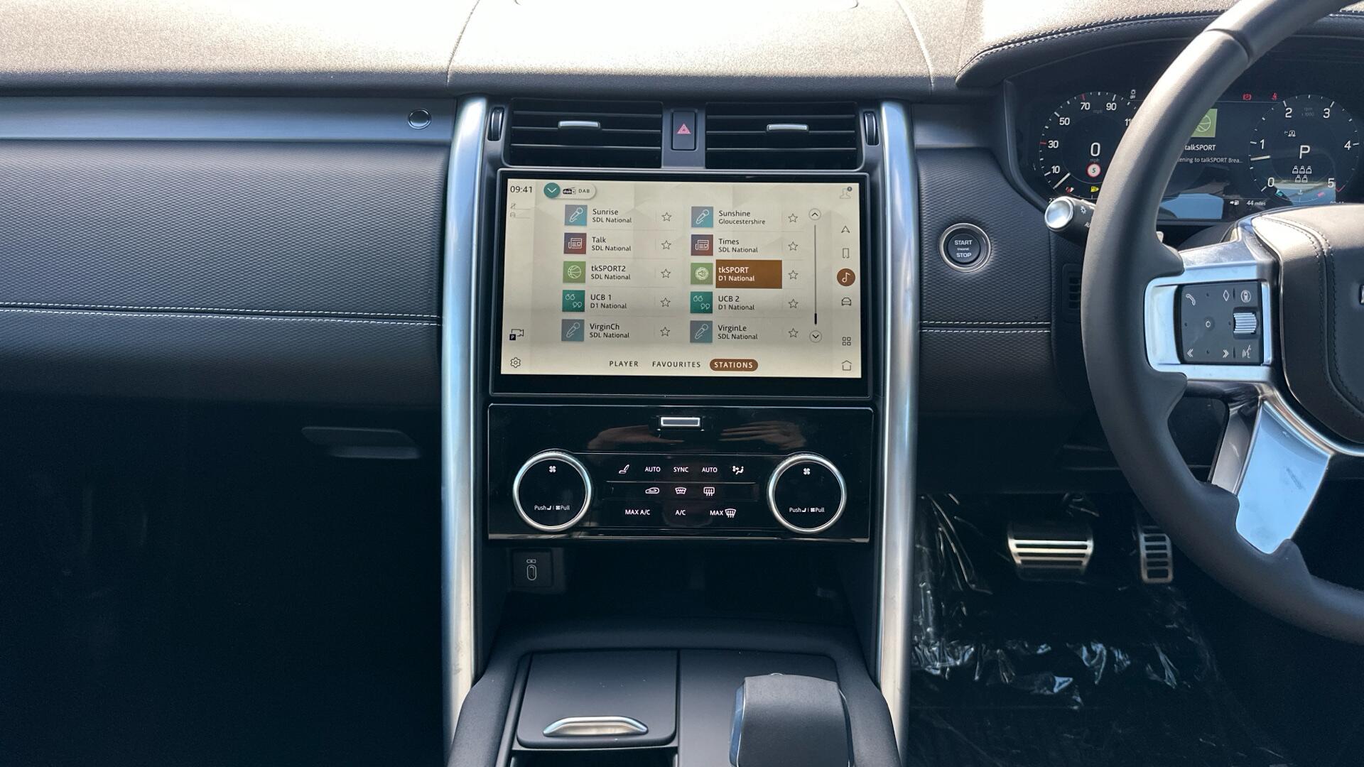 Land Rover Discovery view 12