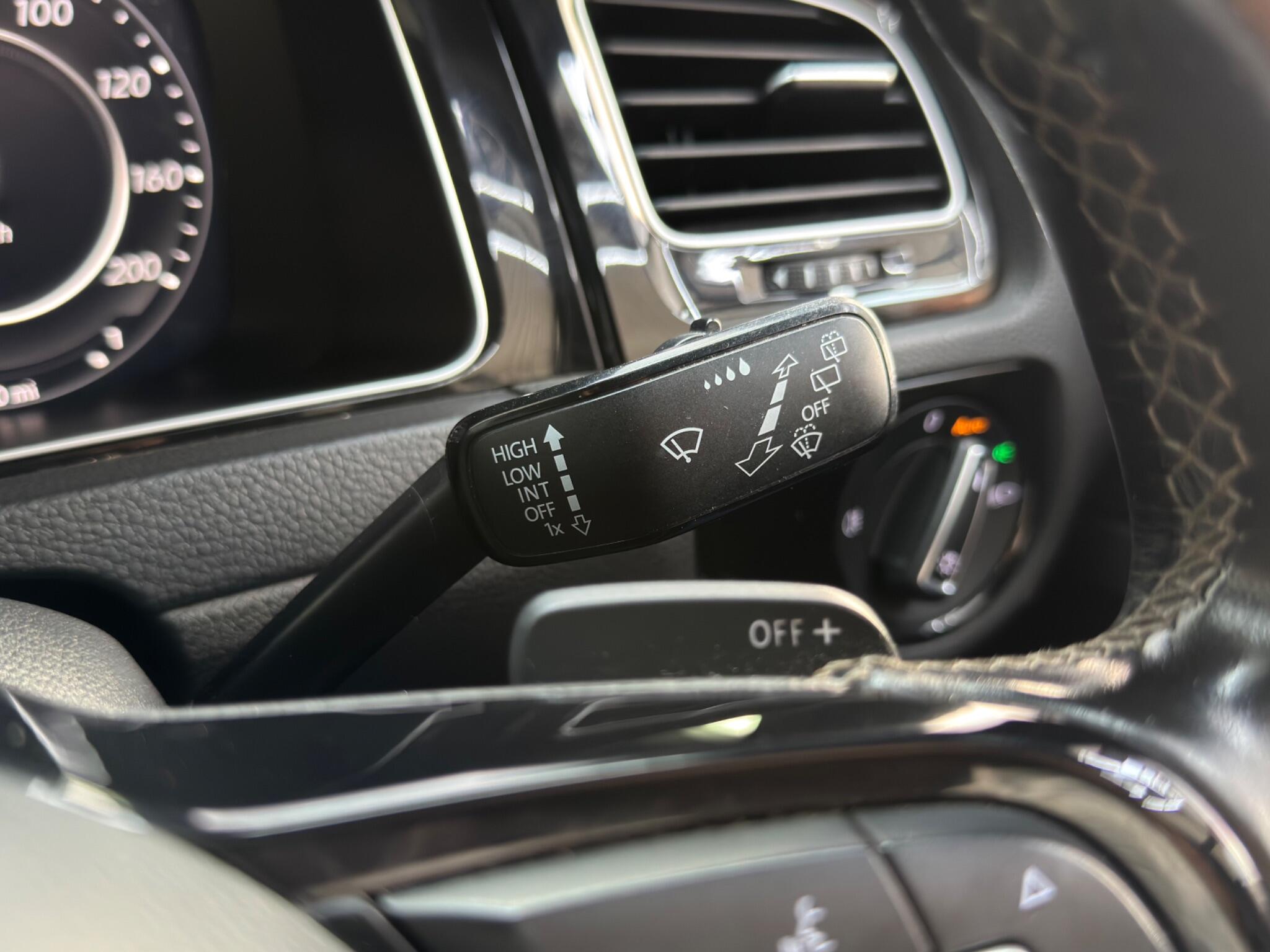 Volkswagen Golf view 21
