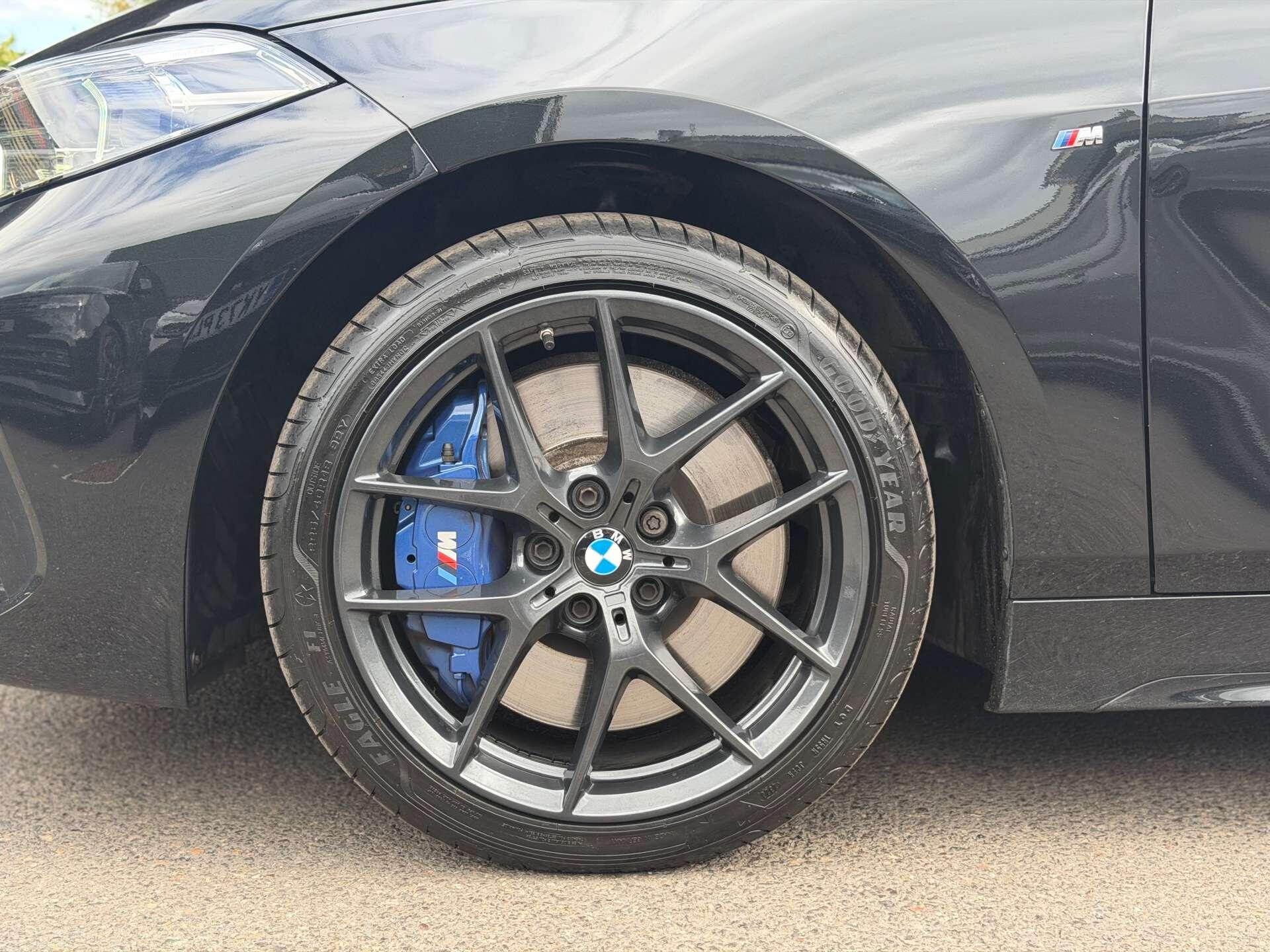 BMW 1 Series view 13