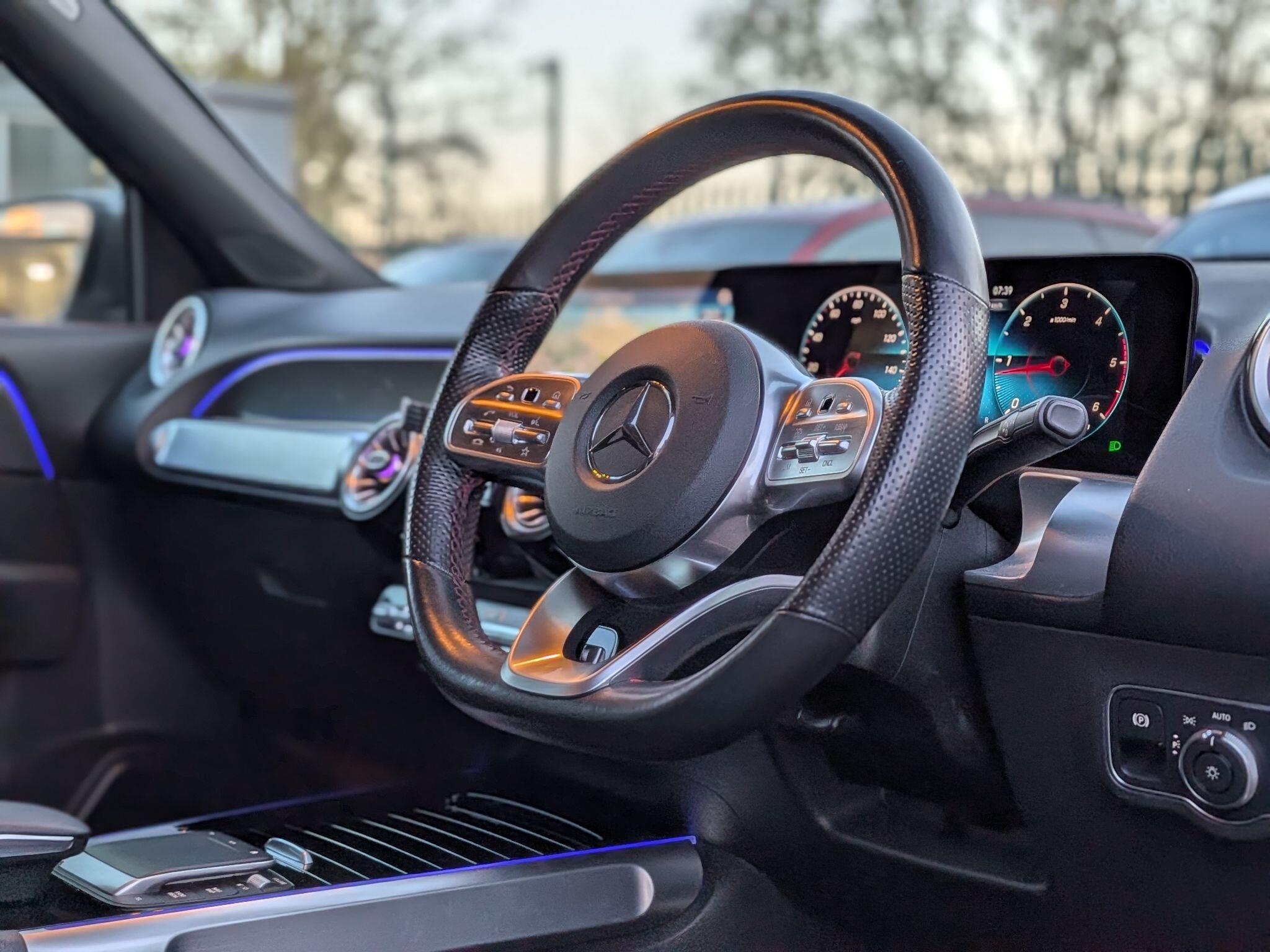 Mercedes-Benz GLB view 3