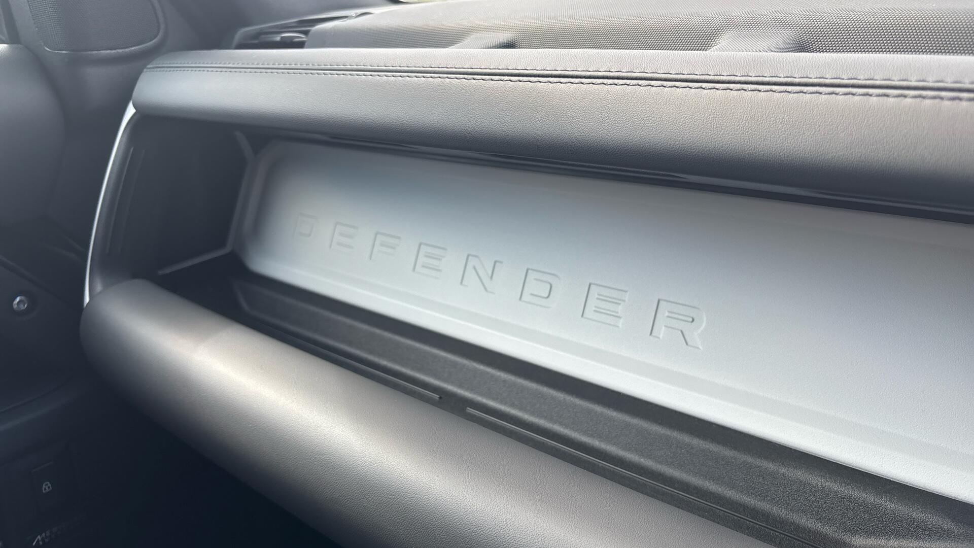 Land Rover Defender view 27
