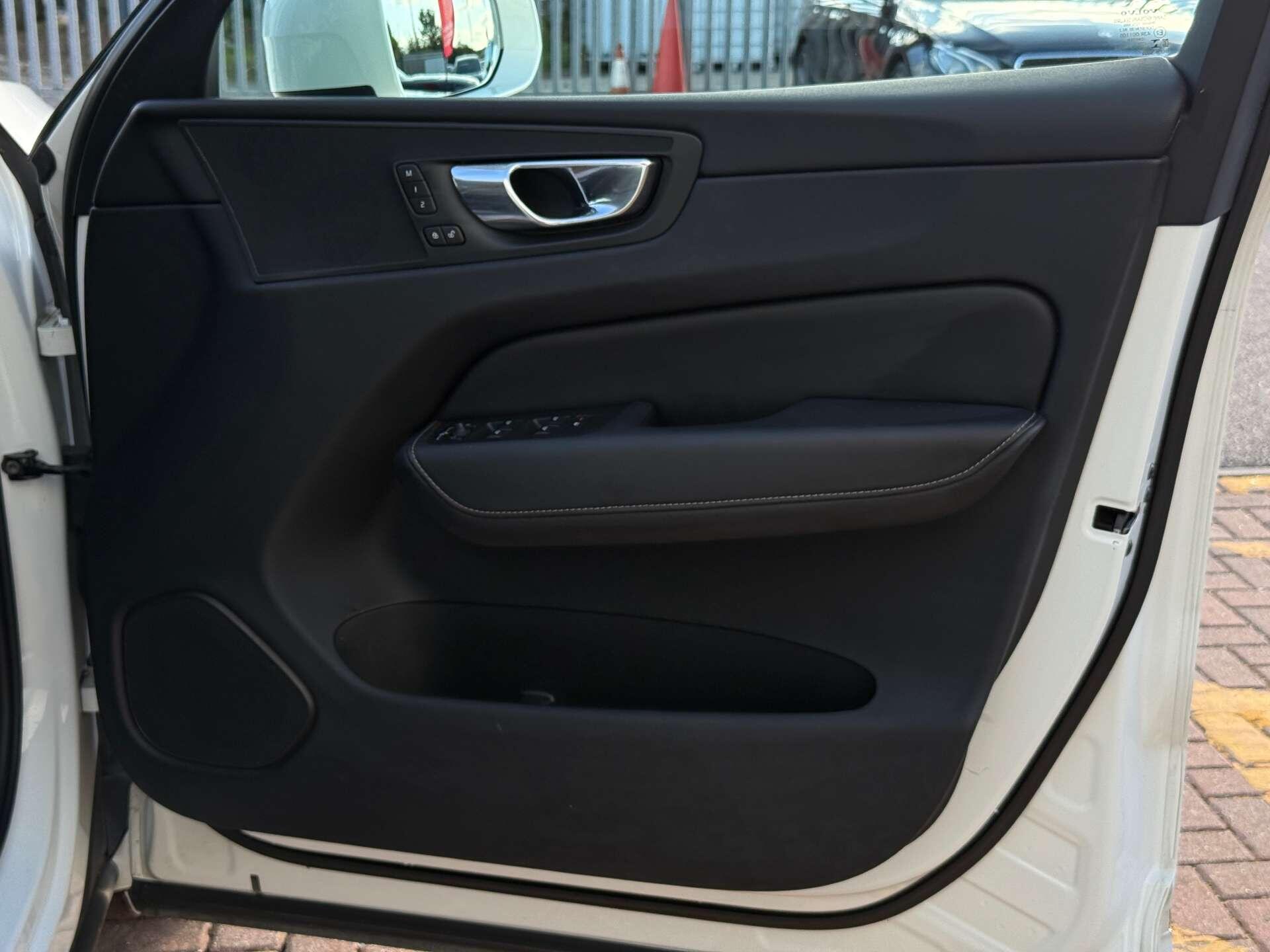 Volvo XC60 view 18