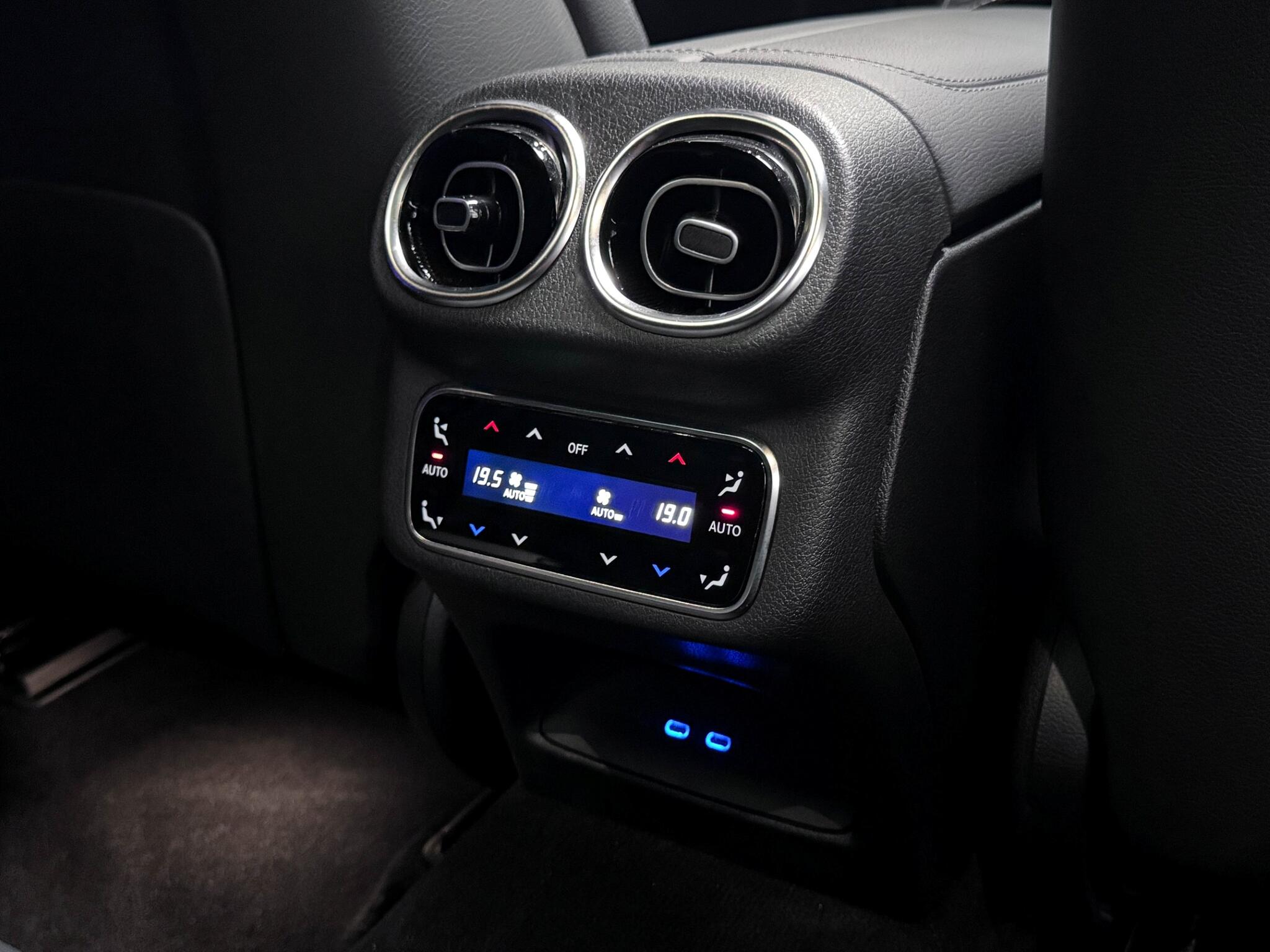 Mercedes-Benz GLC view 12