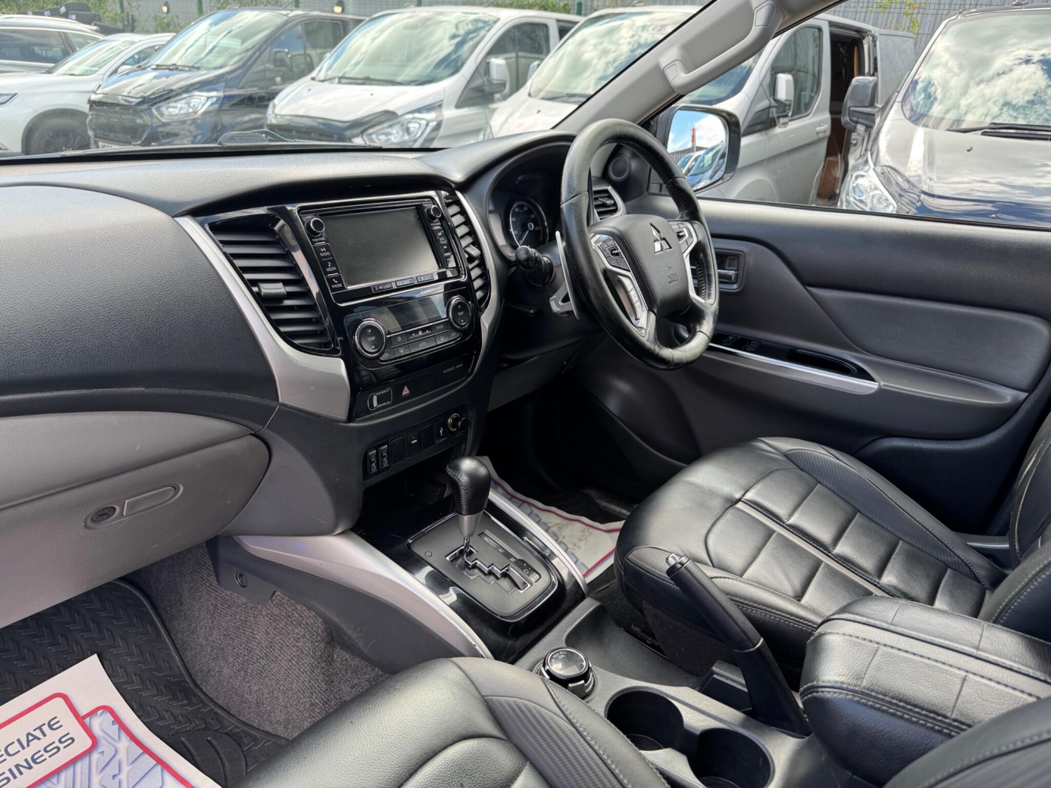 Mitsubishi L200 view 17