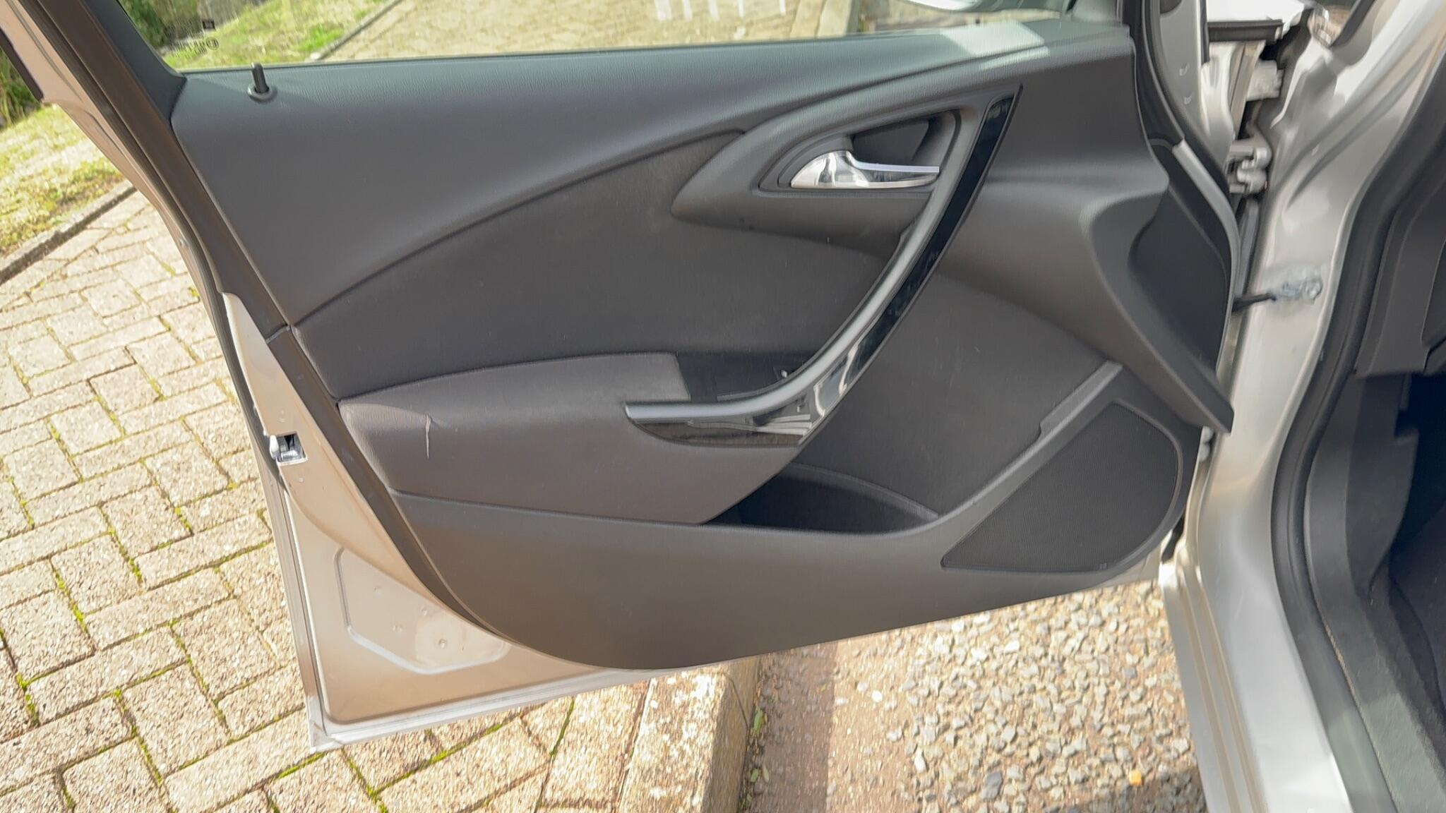 2015 Vauxhall Astra 1.6i SRi Euro 6 5dr • 60,200 miles image 34