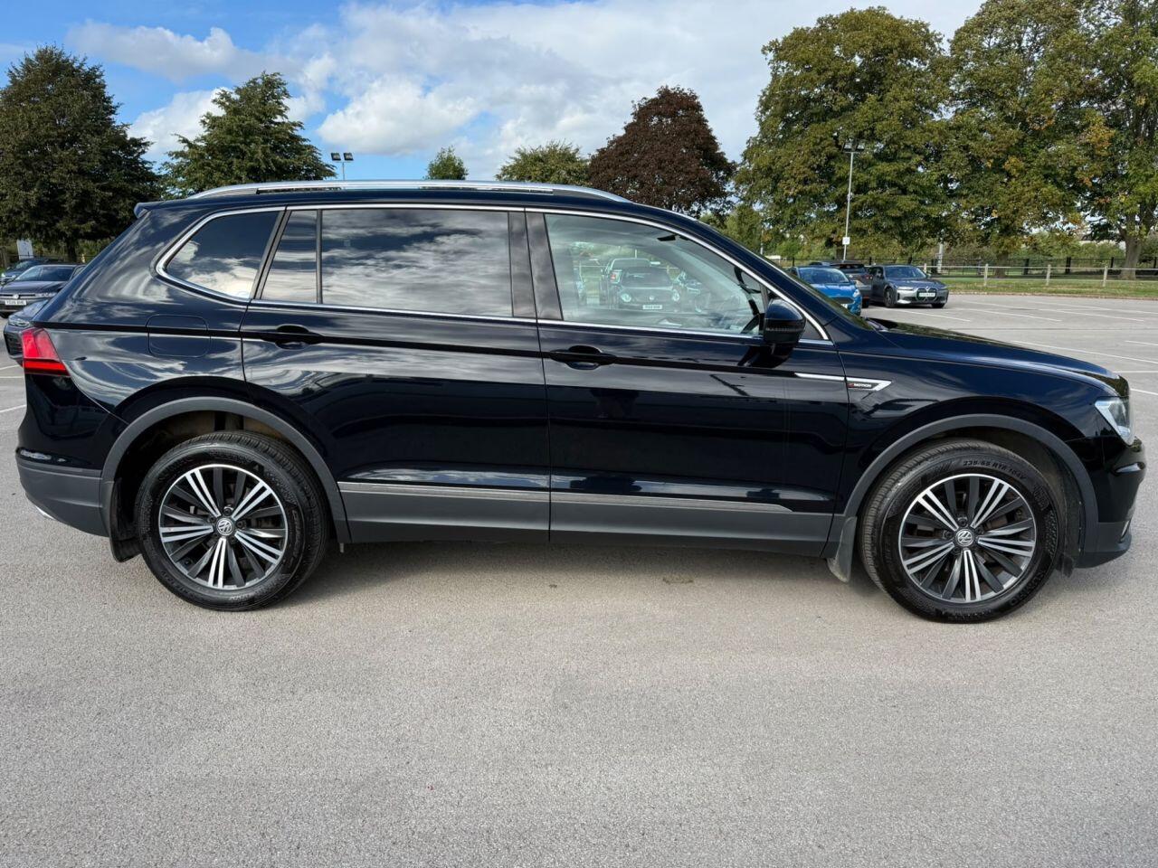 Volkswagen Tiguan Allspace view 20