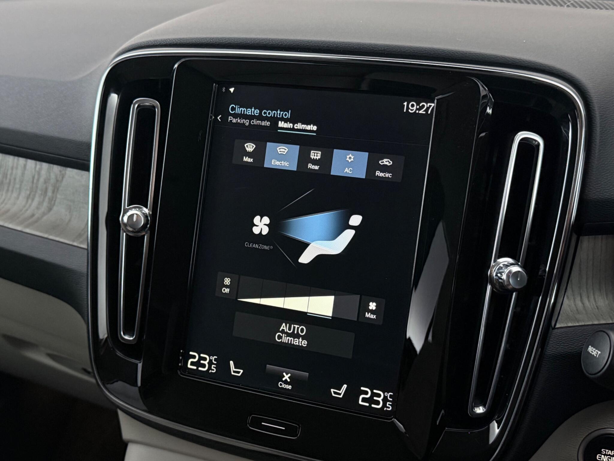 Volvo XC40 view 30