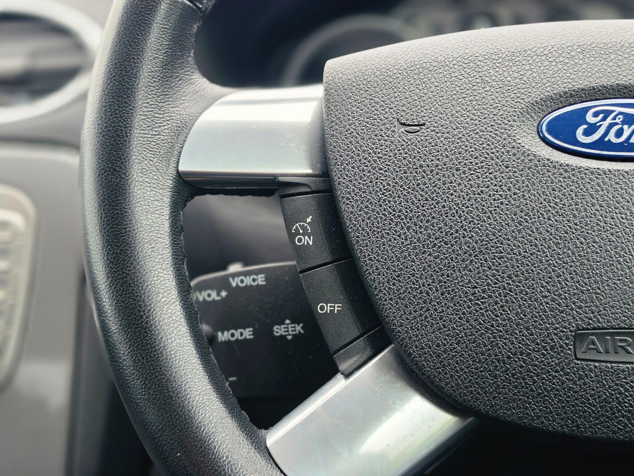 Ford Focus view 13