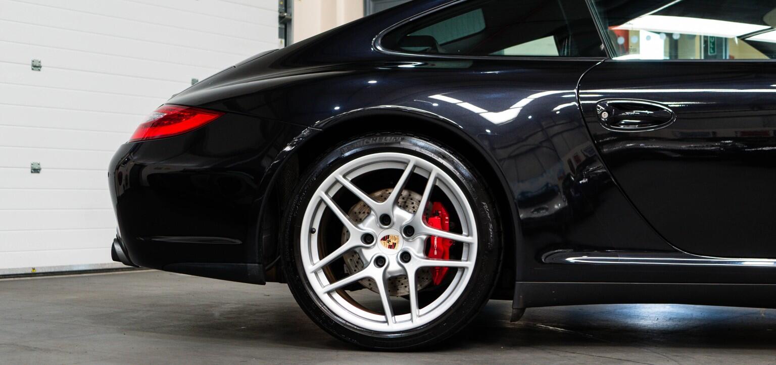 Porsche 911 view 11