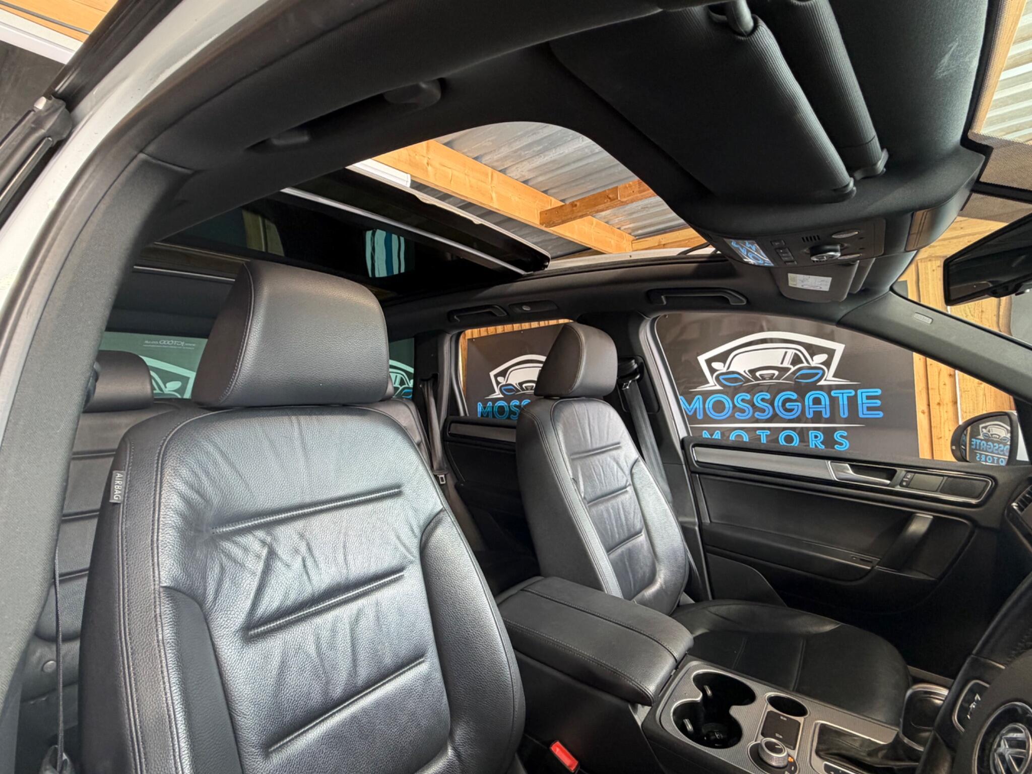 Volkswagen Touareg view 30