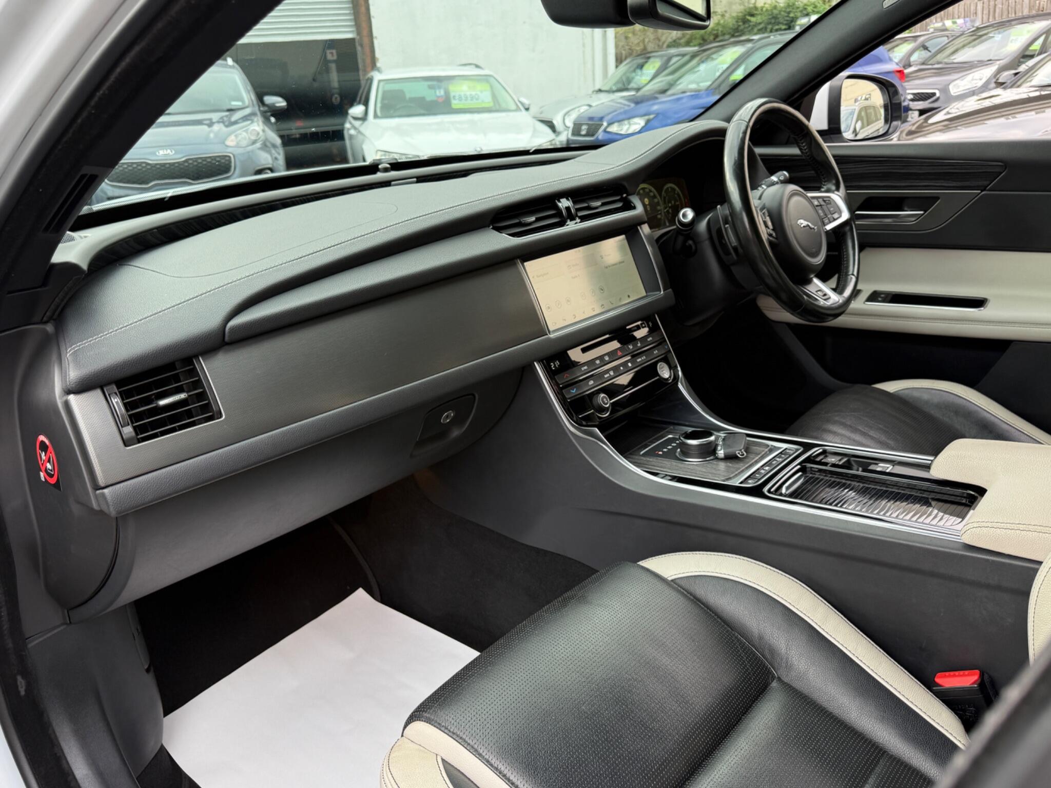 Jaguar XF - Image 41