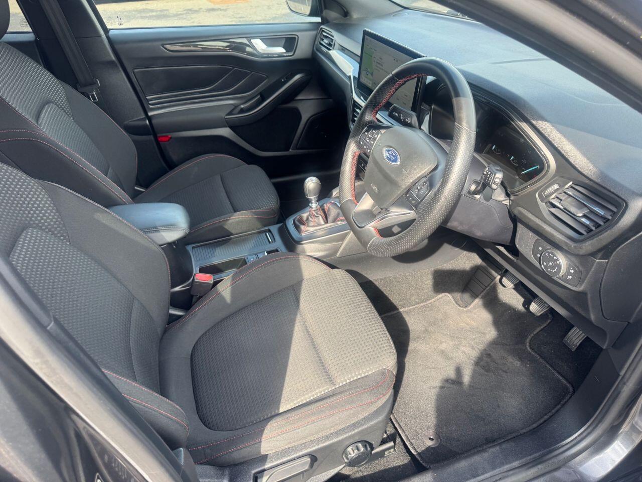Ford Focus view 17