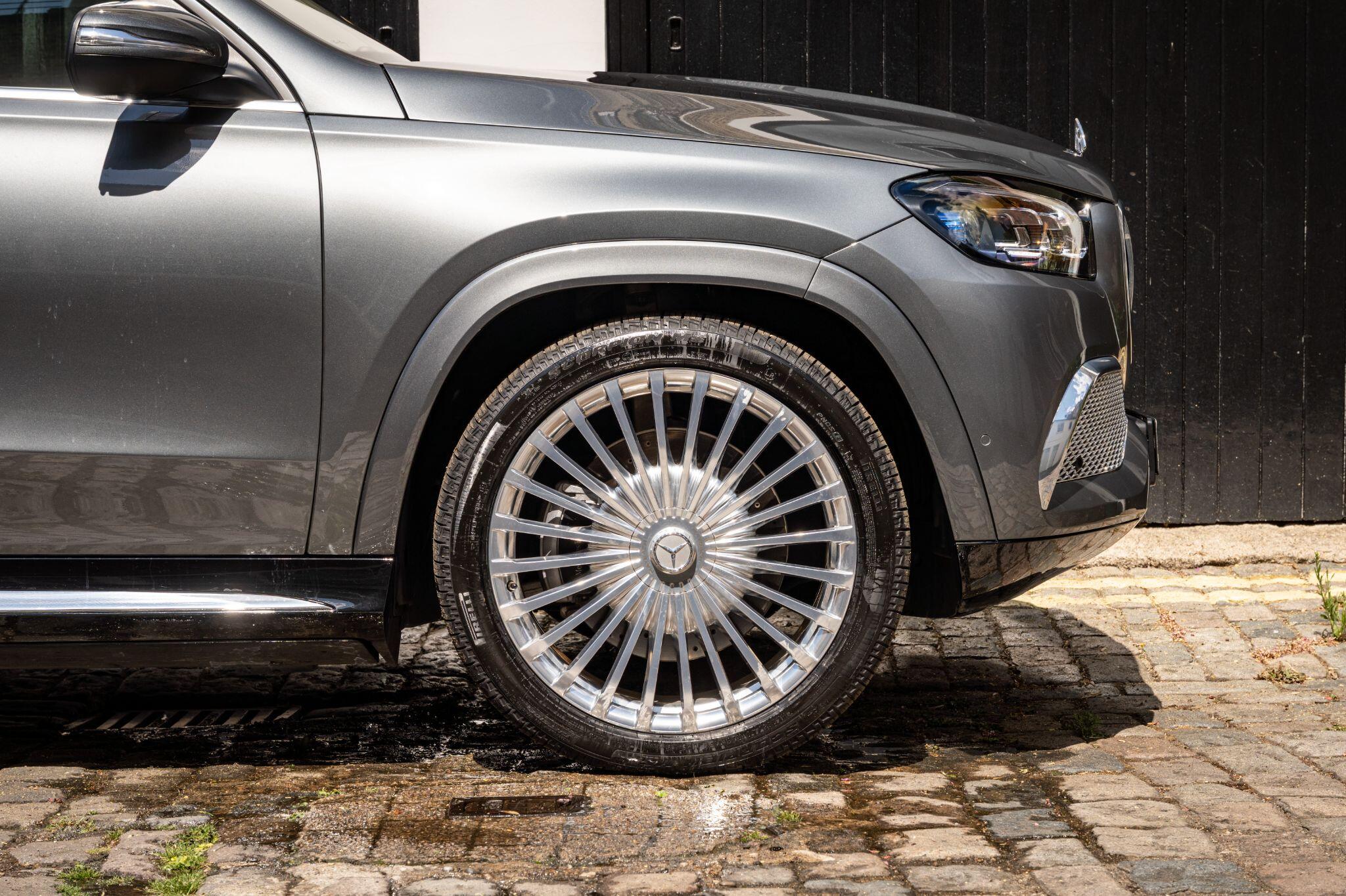 Mercedes-Benz GLS view 25