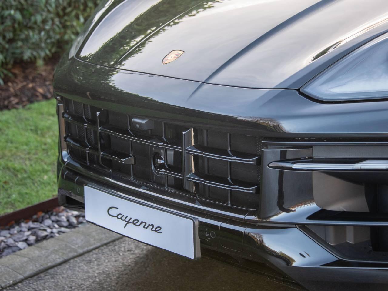 Porsche Cayenne view 8