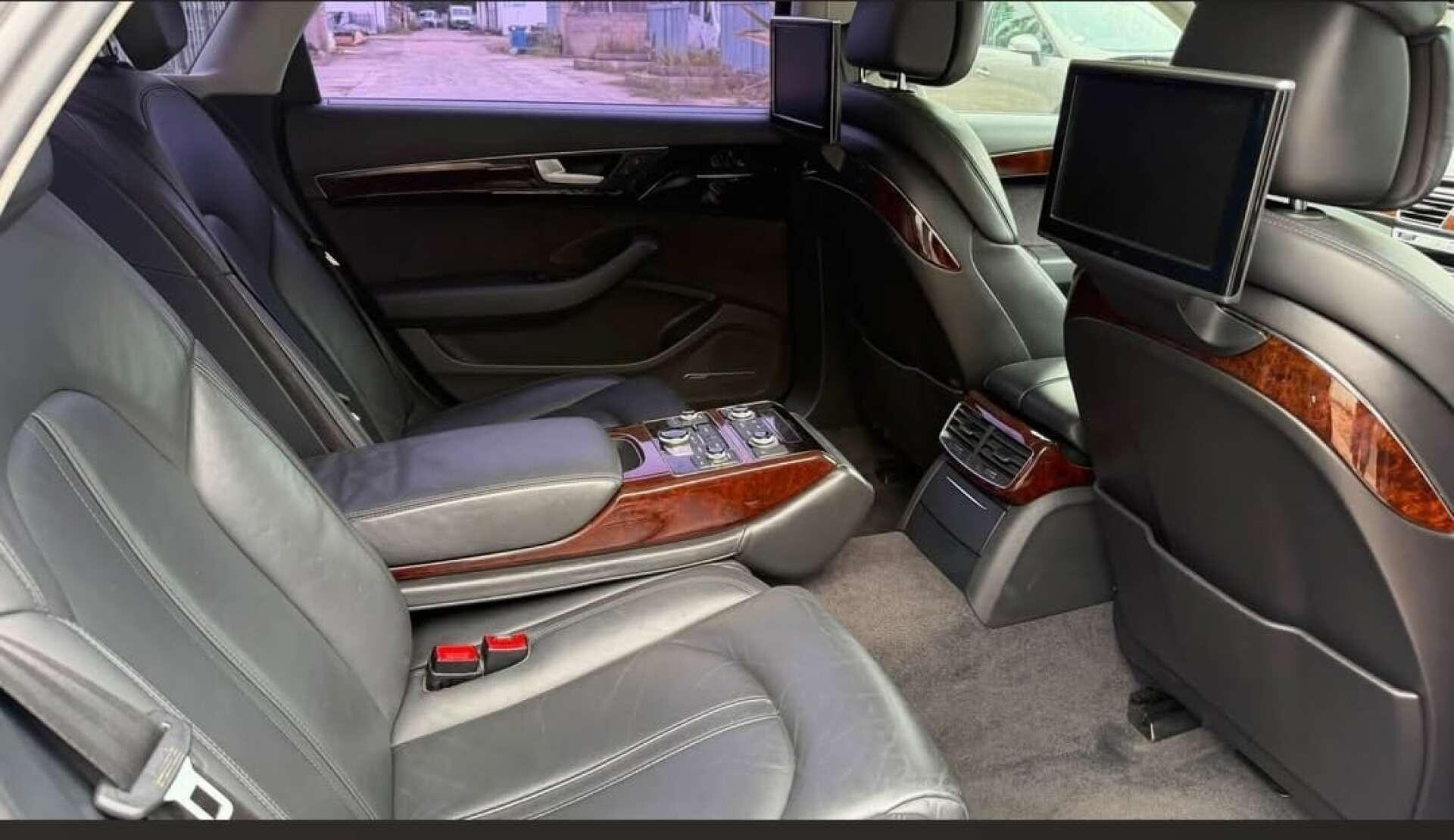 Audi A8 view 10