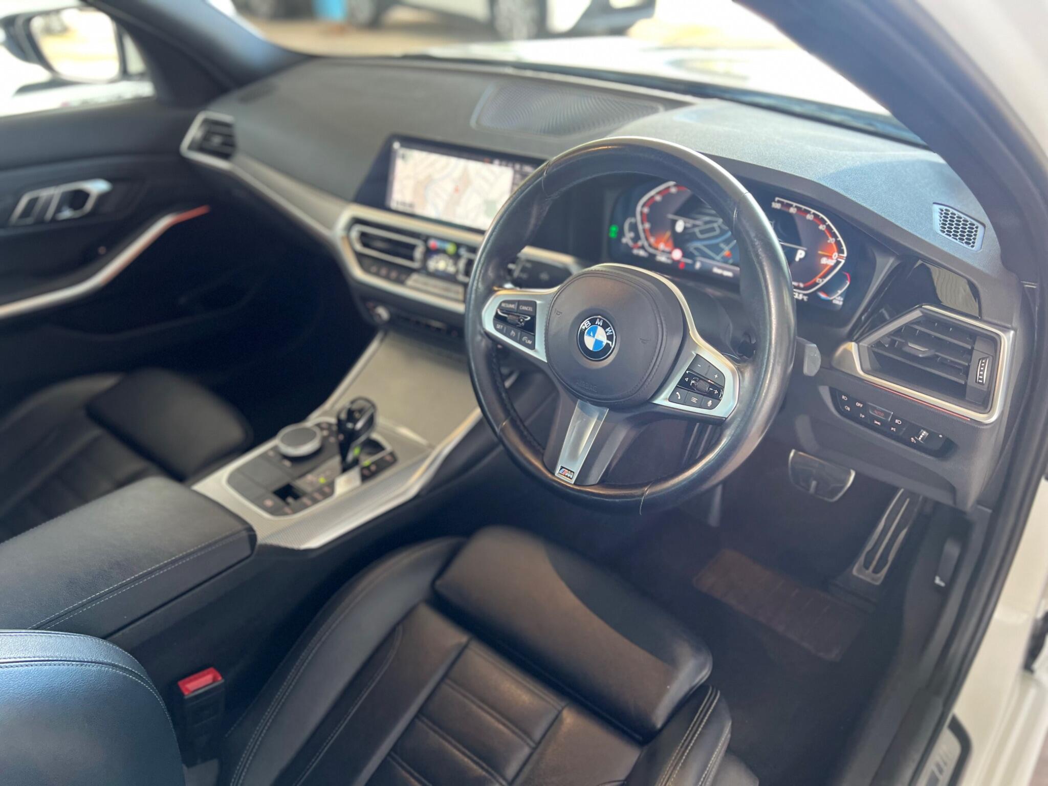 BMW 3 Series view 4