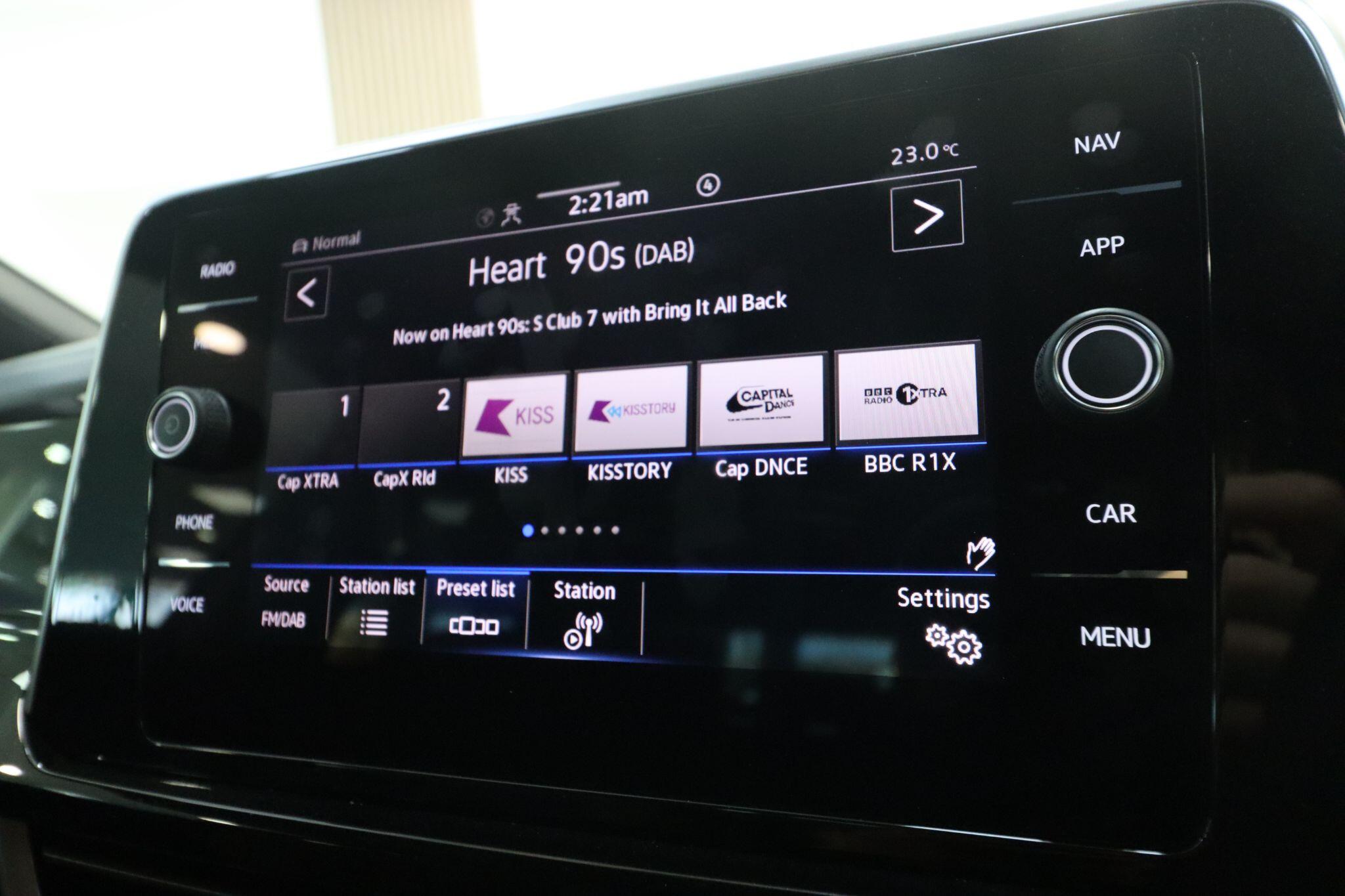 Volkswagen T-Roc view 24