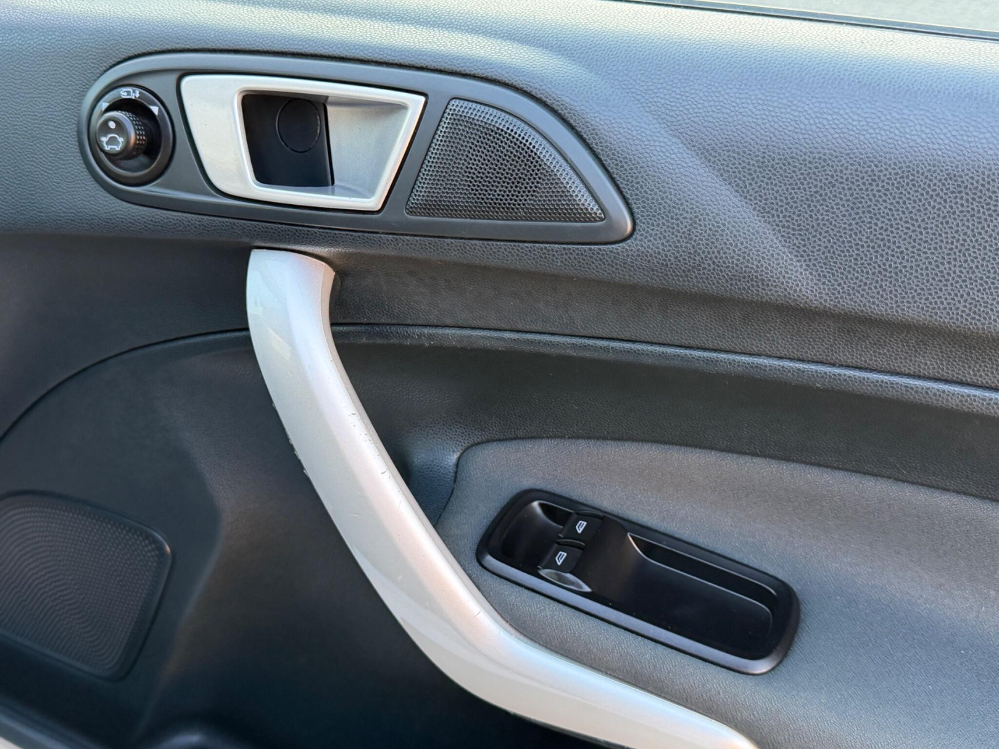 Ford Fiesta view 6