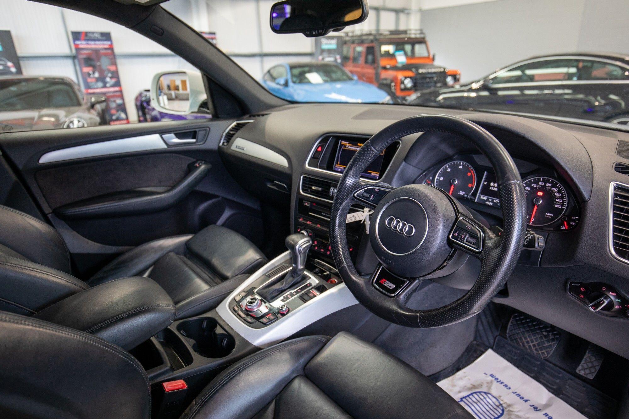 Audi Q5 view 13