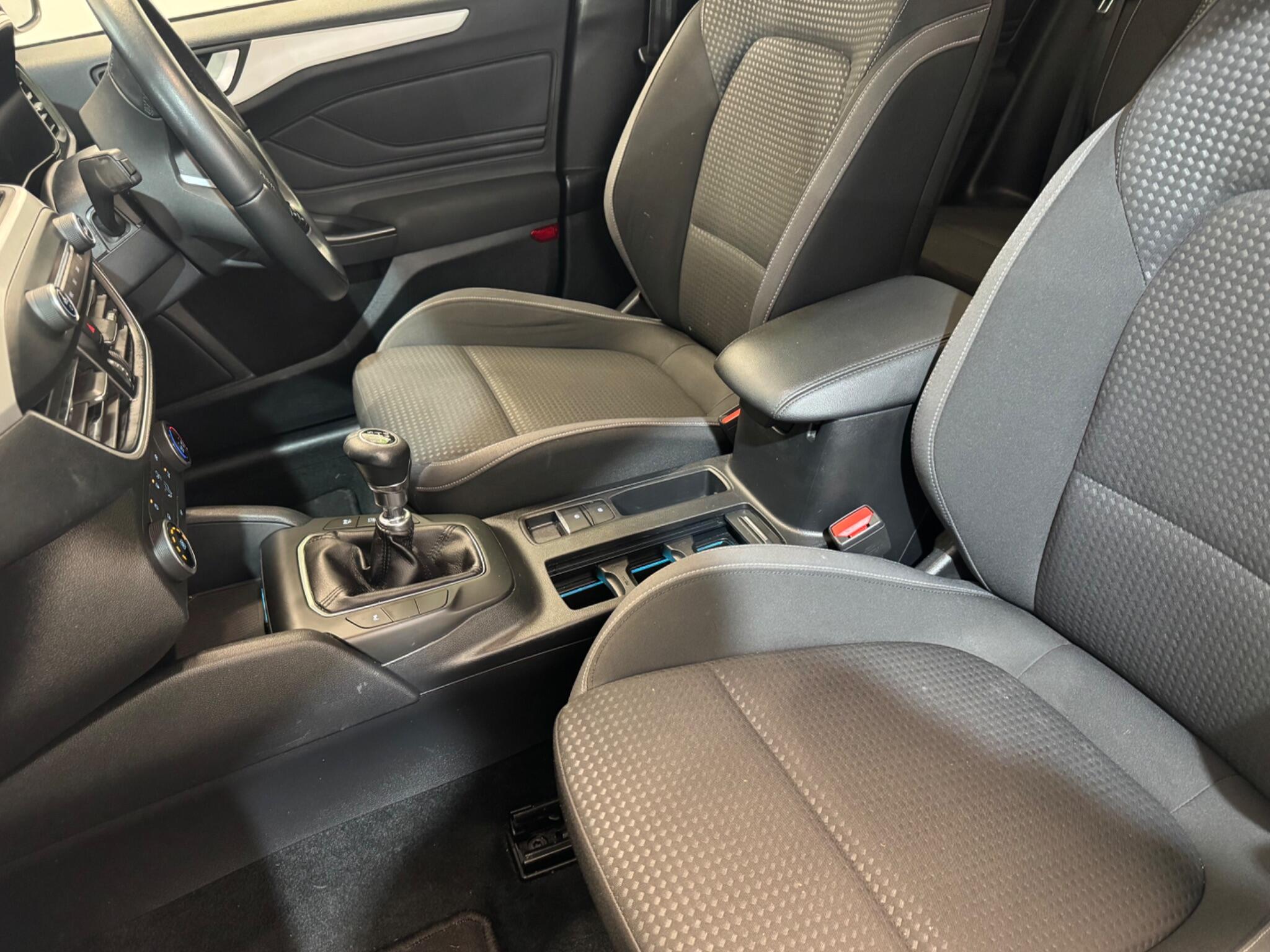 Ford Focus view 24