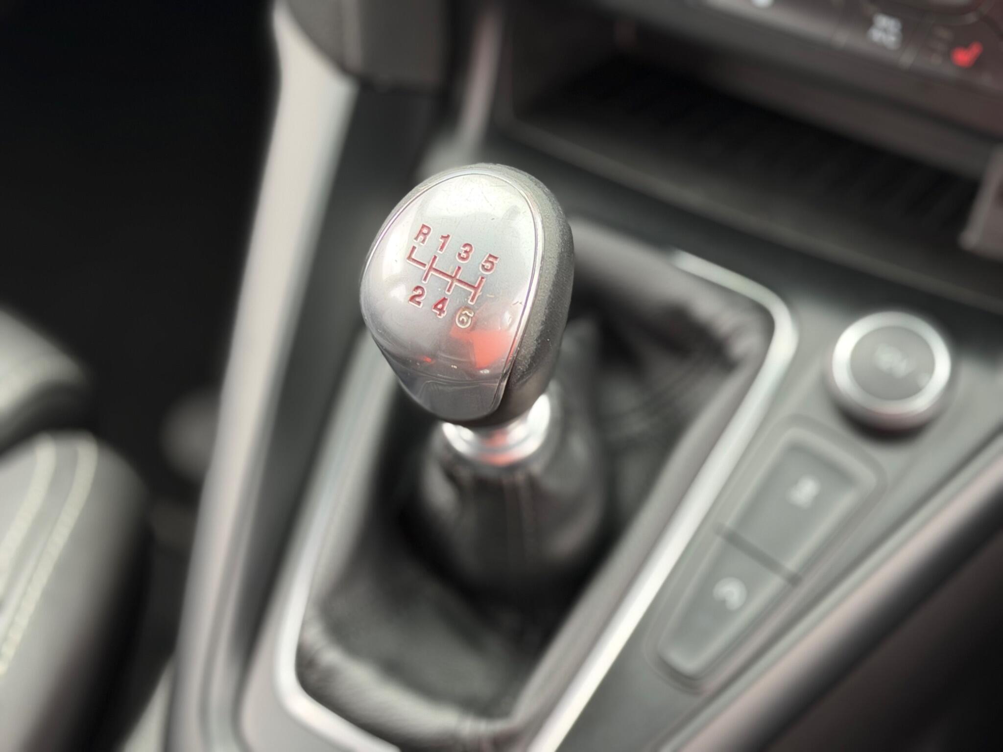 Ford Focus view 47