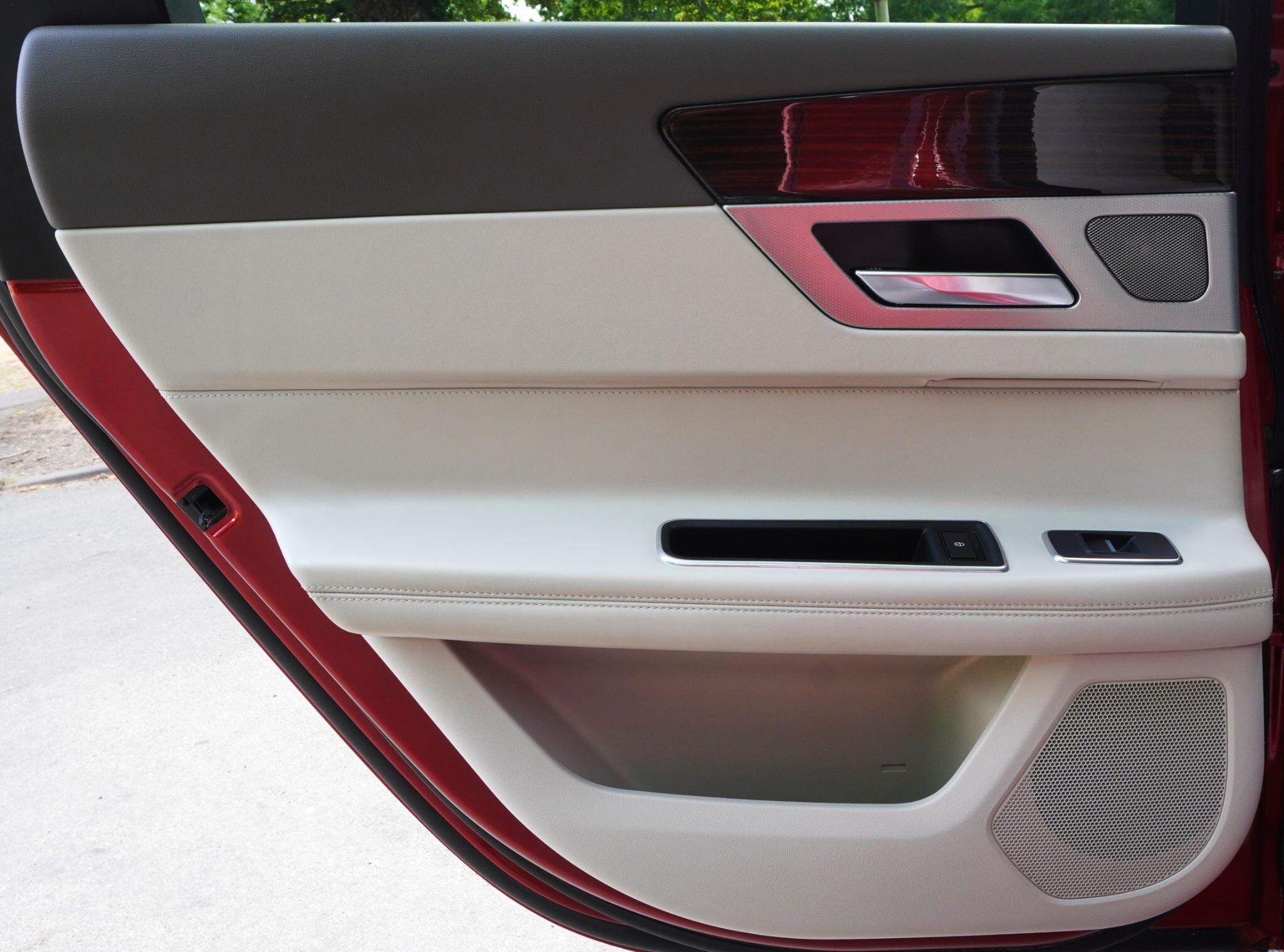 Jaguar XF view 58