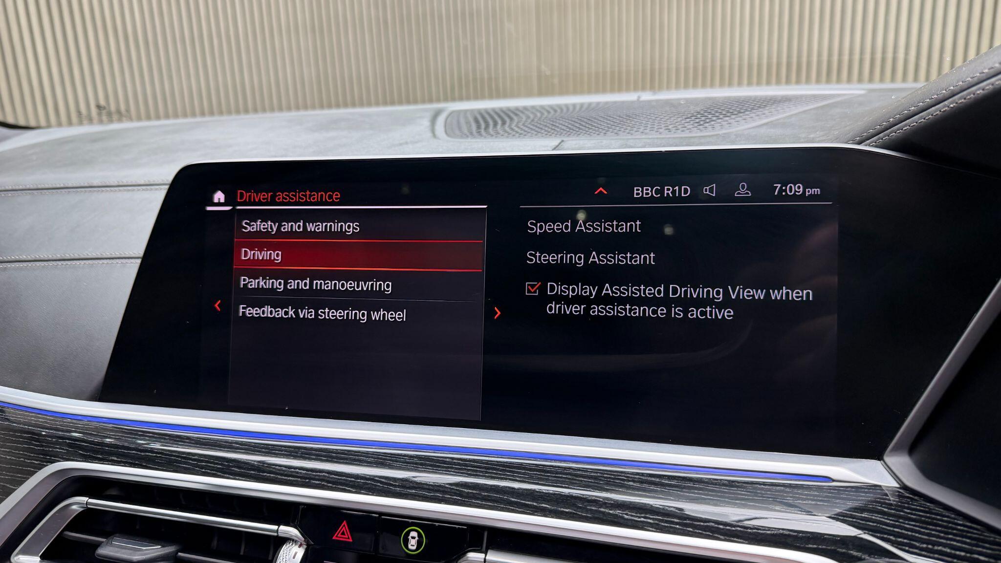 BMW X7 view 33