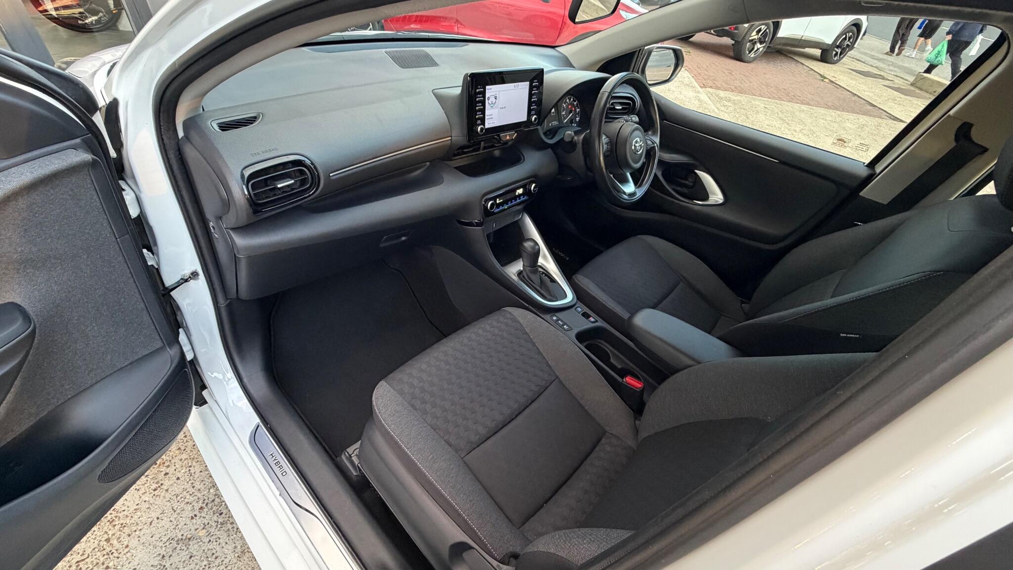 Toyota Yaris view 8