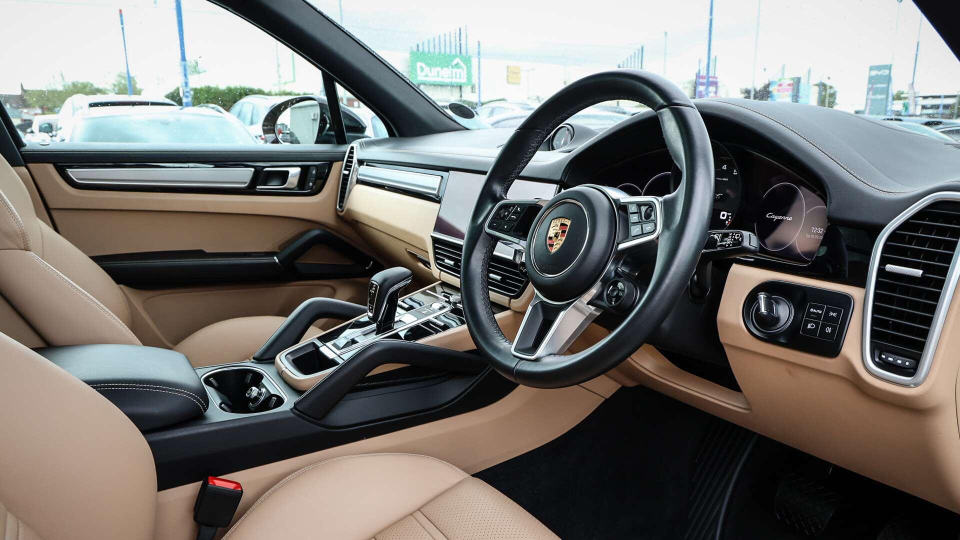 Porsche Cayenne view 12