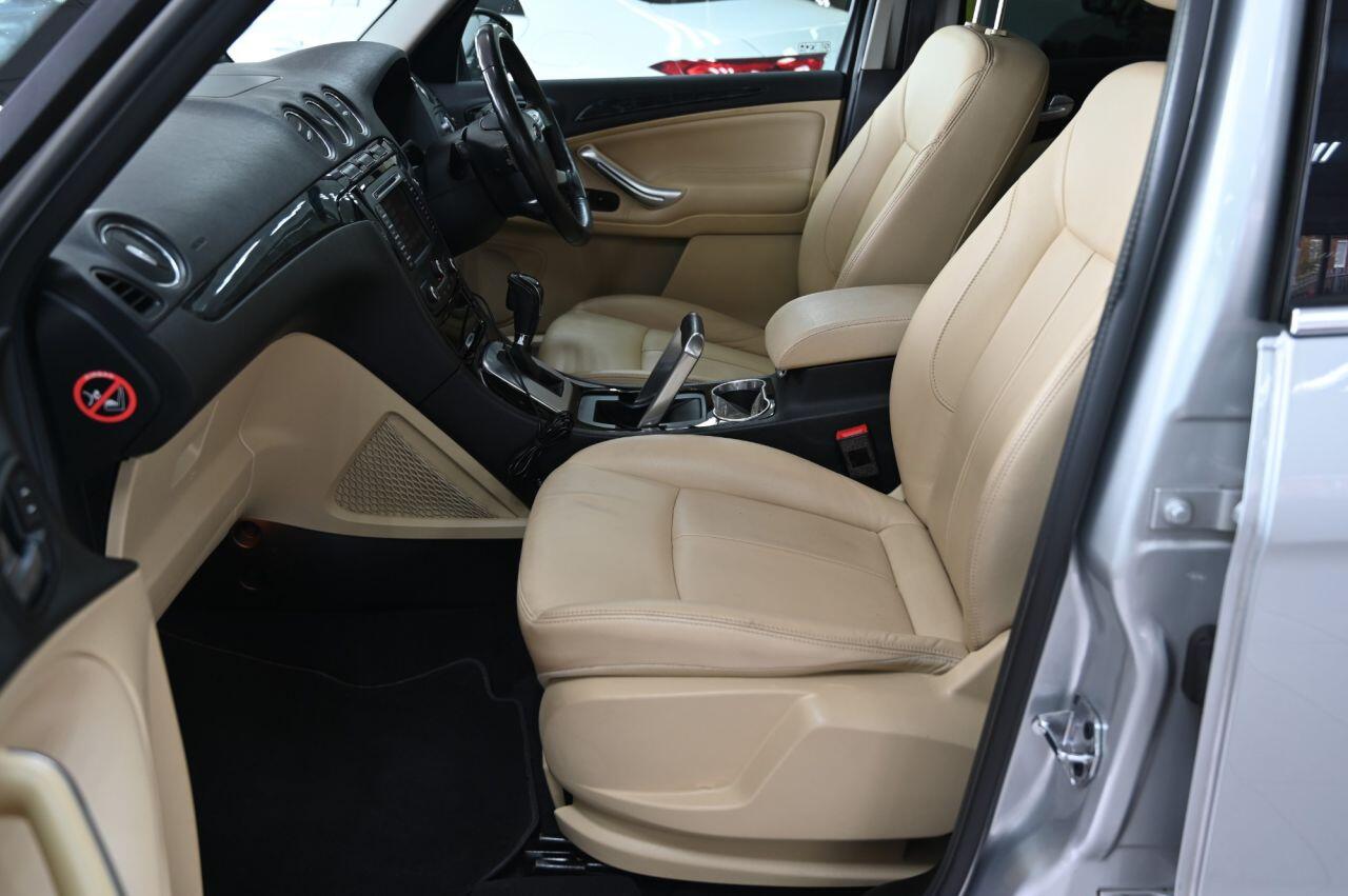 Ford Galaxy view 15