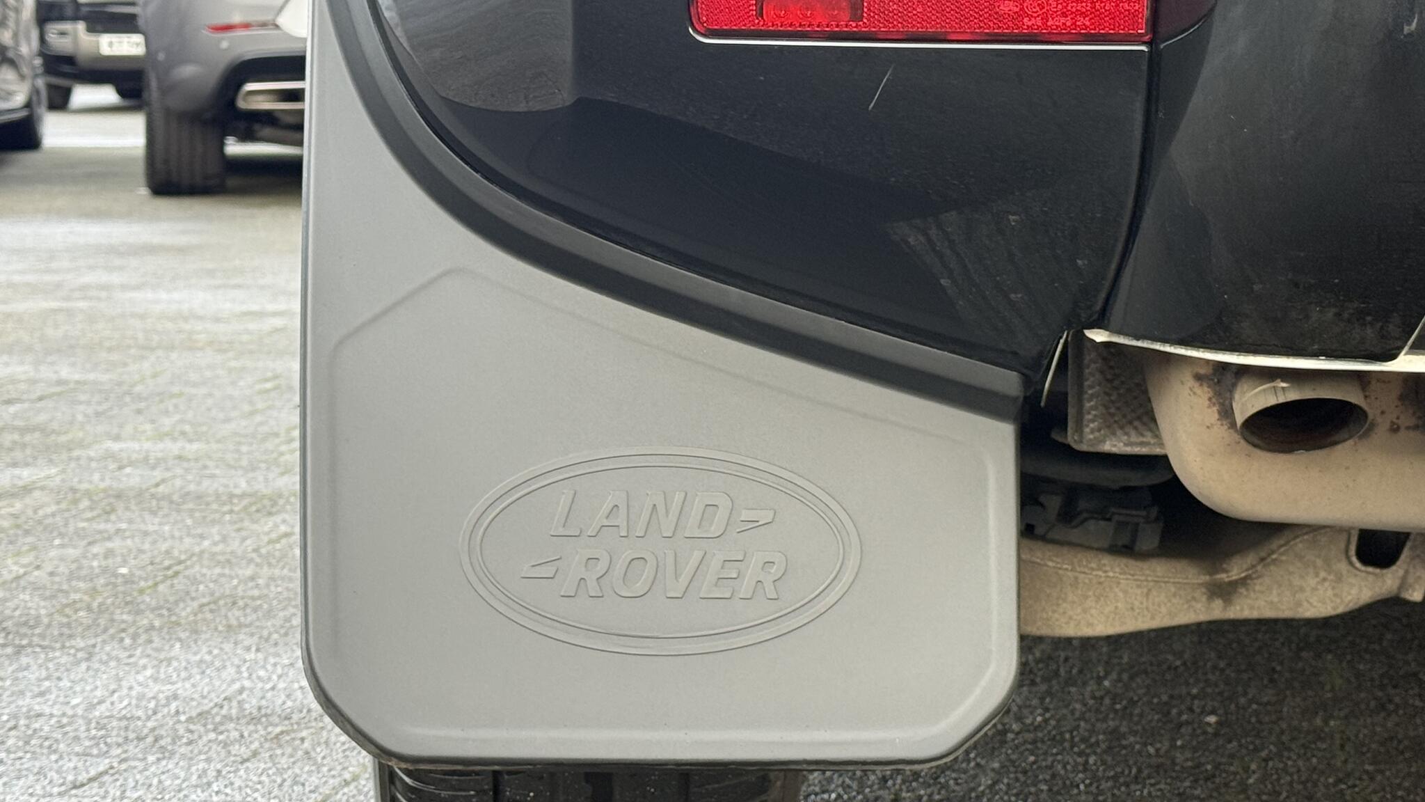 Land Rover Defender view 25