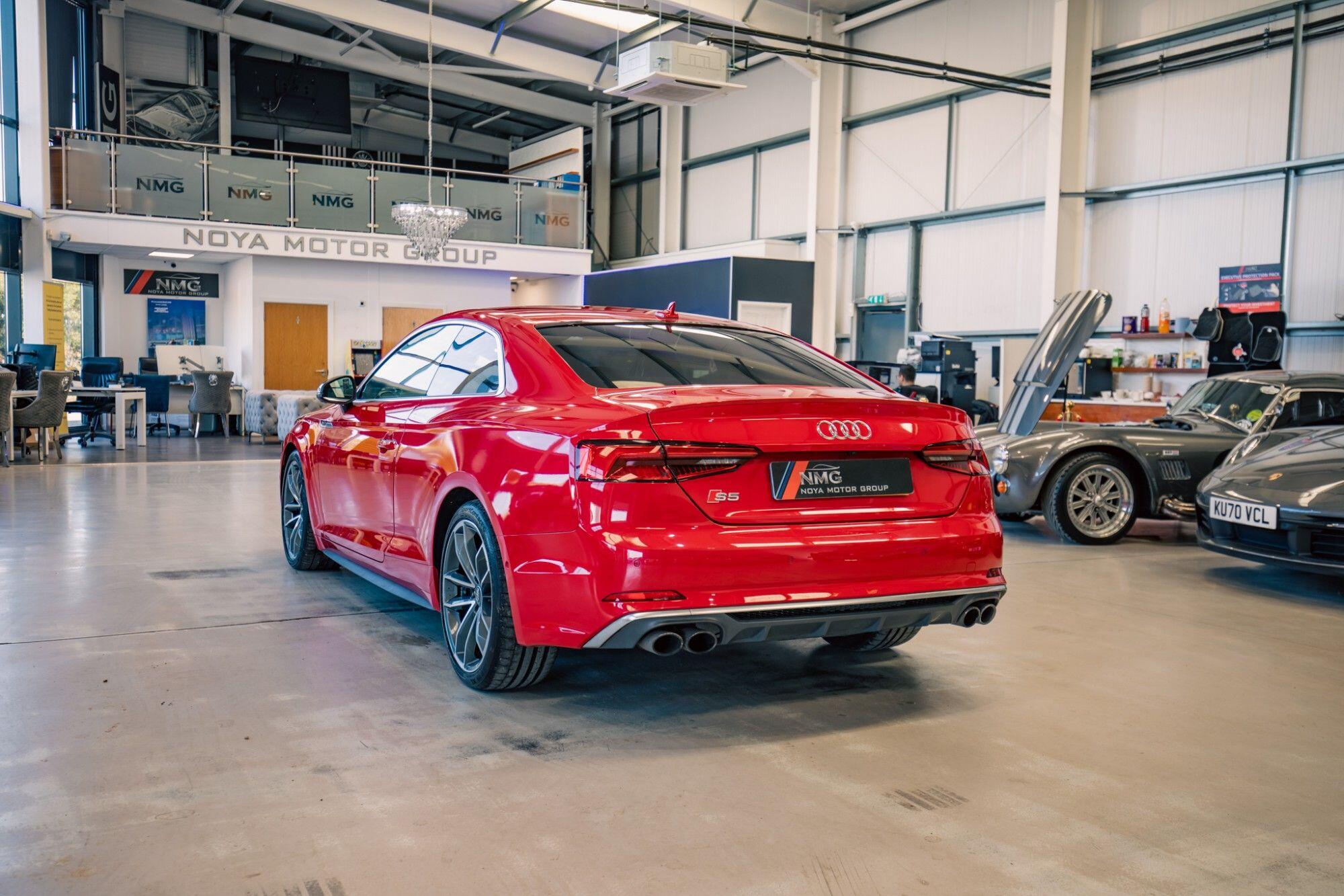 Audi S5 view 32