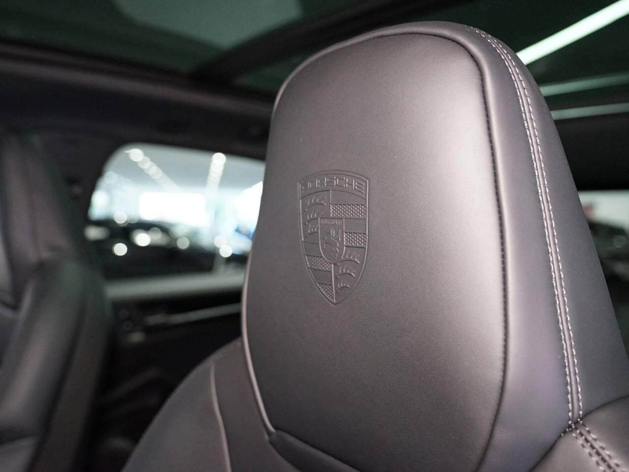 Porsche Cayenne view 19