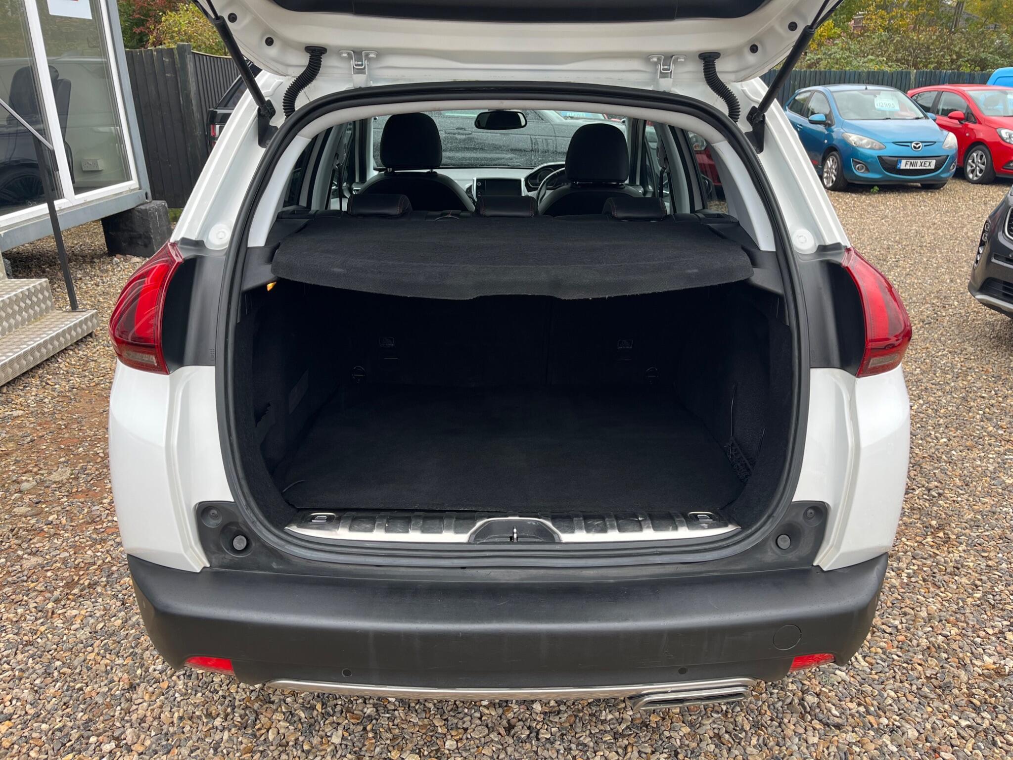 Peugeot 2008 view 6