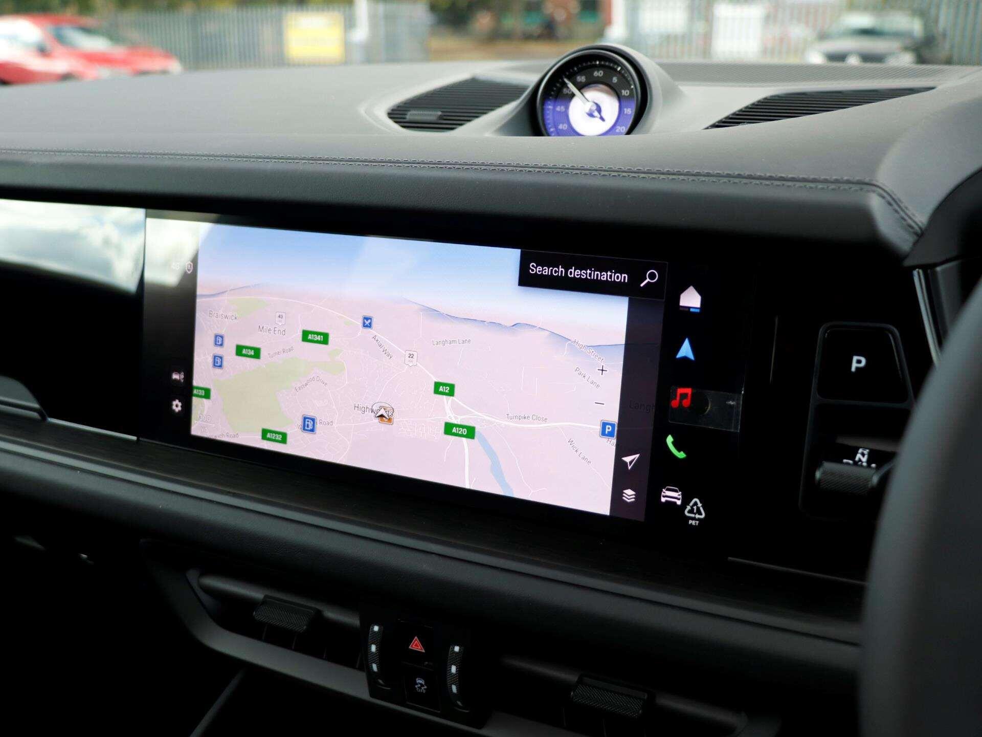 Porsche Cayenne view 15