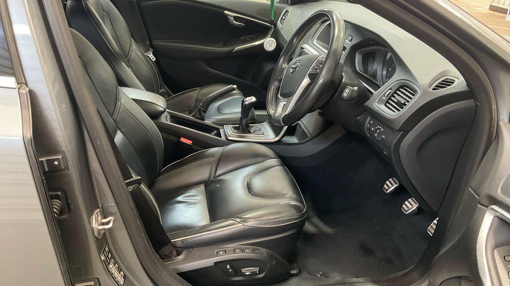 Volvo V40 view 2