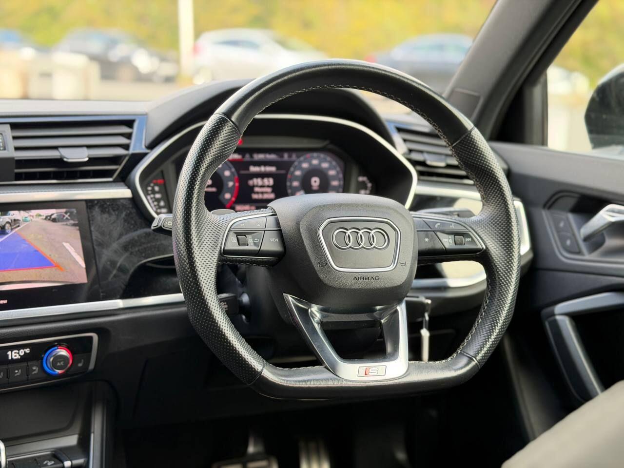 Audi Q3 view 23