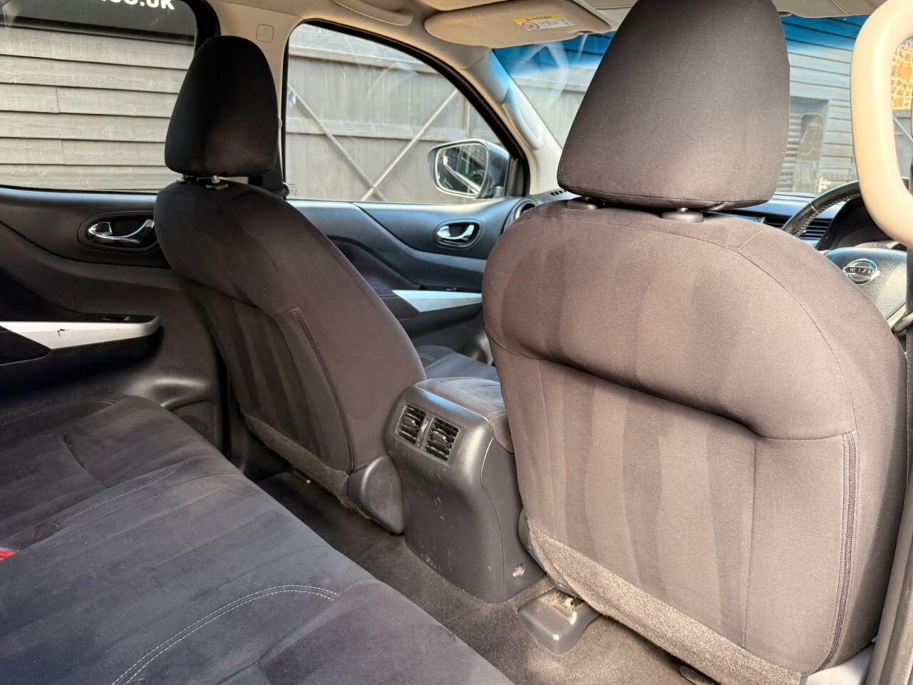 Nissan Navara view 12