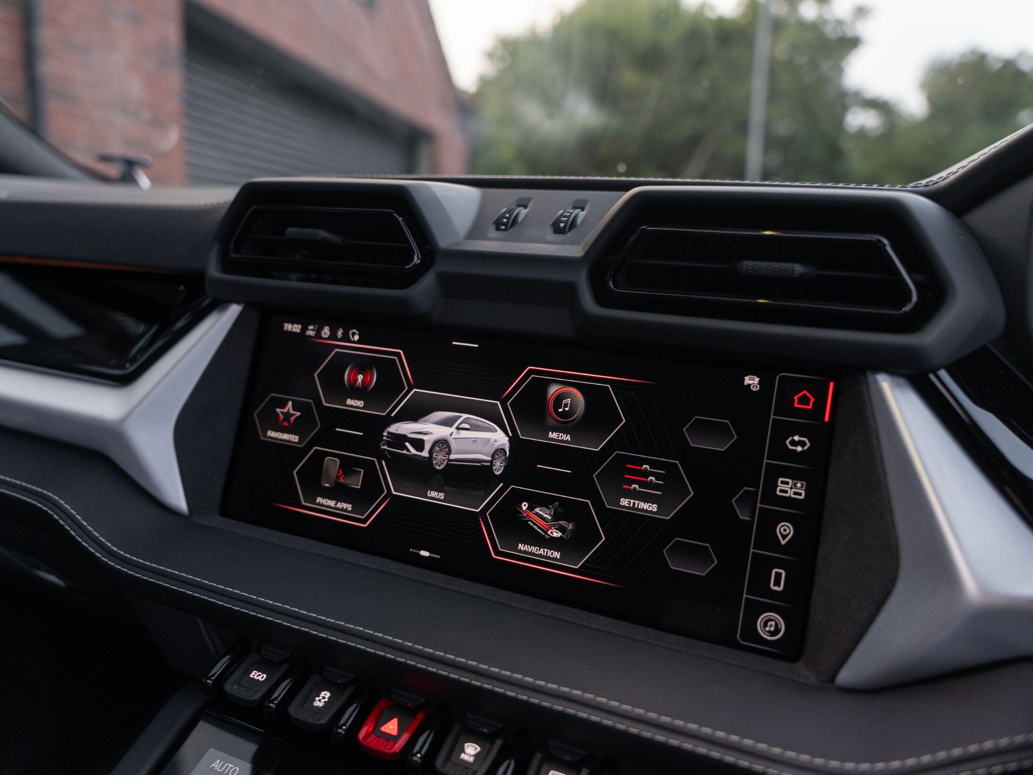 Lamborghini Urus view 59
