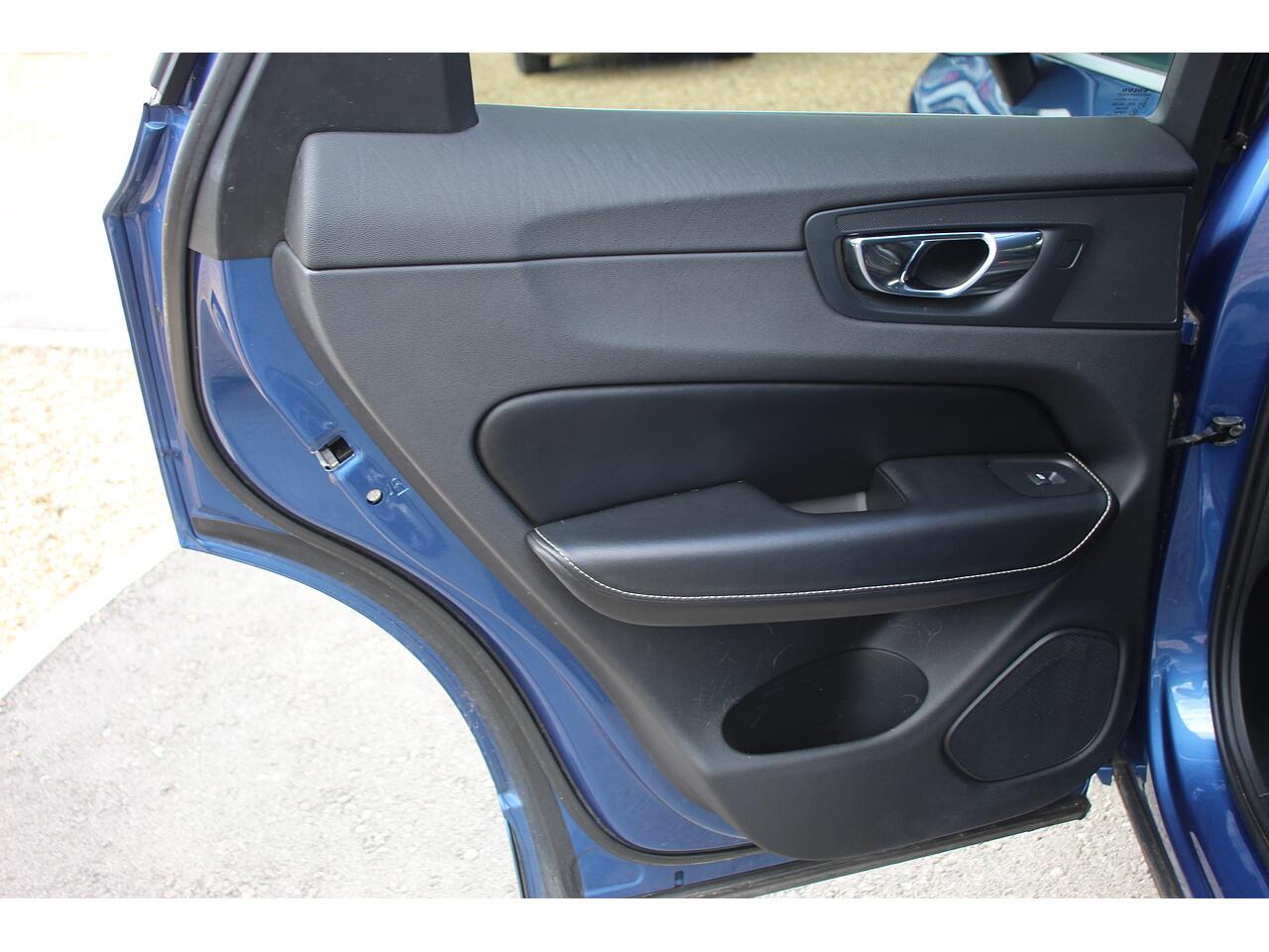 Volvo XC60 view 38