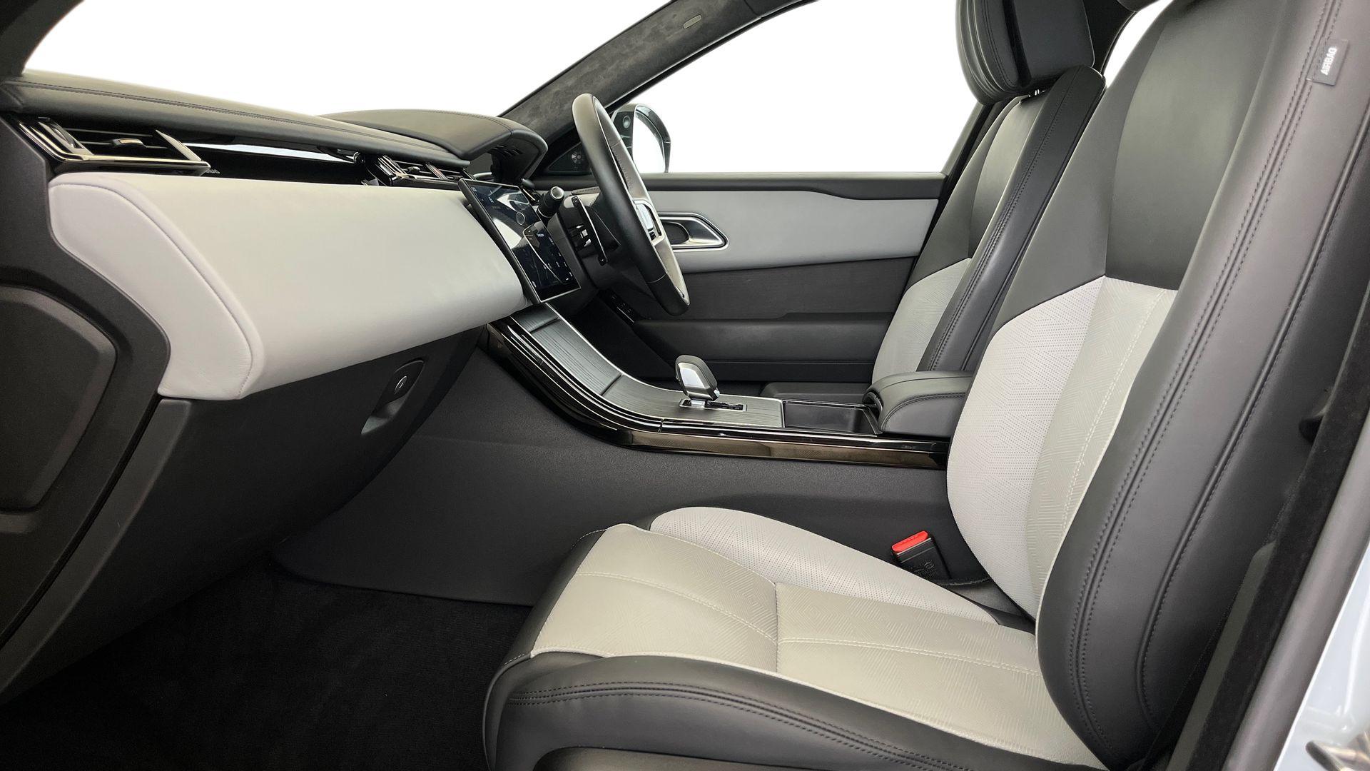 Land Rover Range Rover Velar view 3