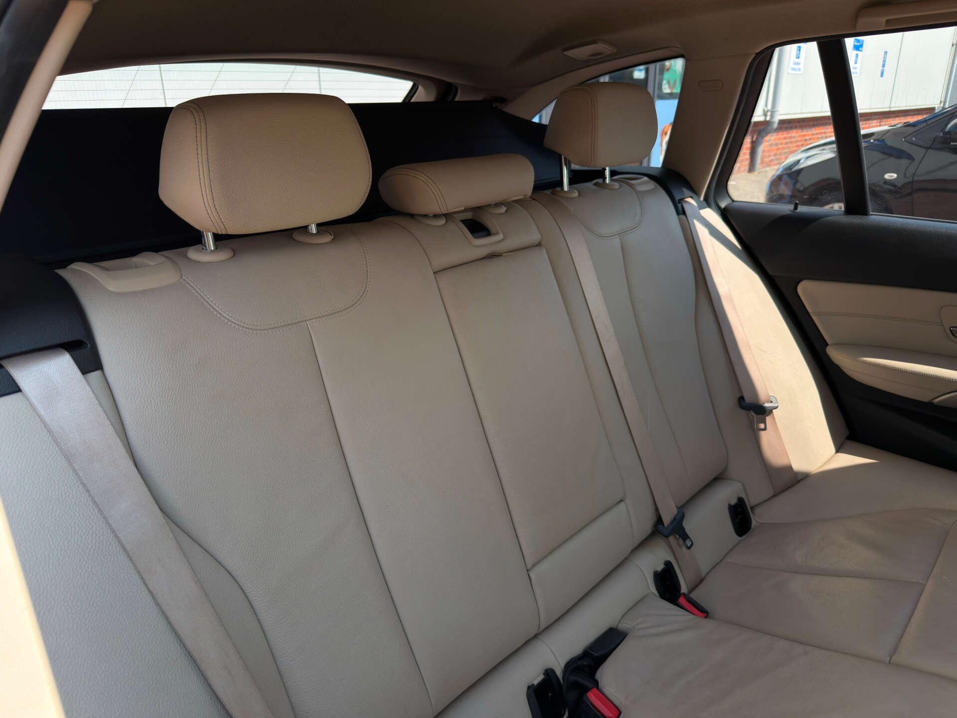 BMW 3 Series view 12