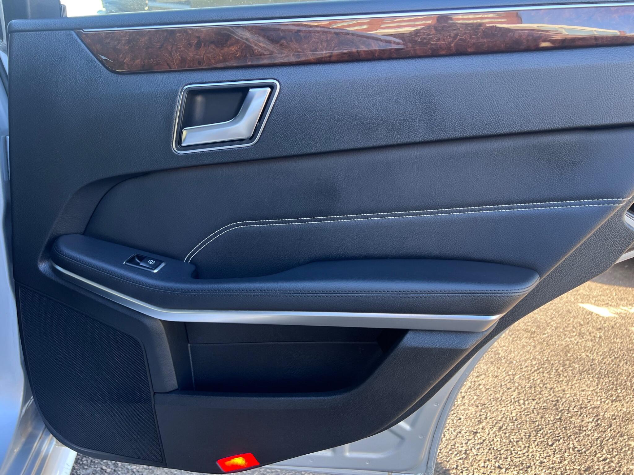 Mercedes-Benz E Class view 28
