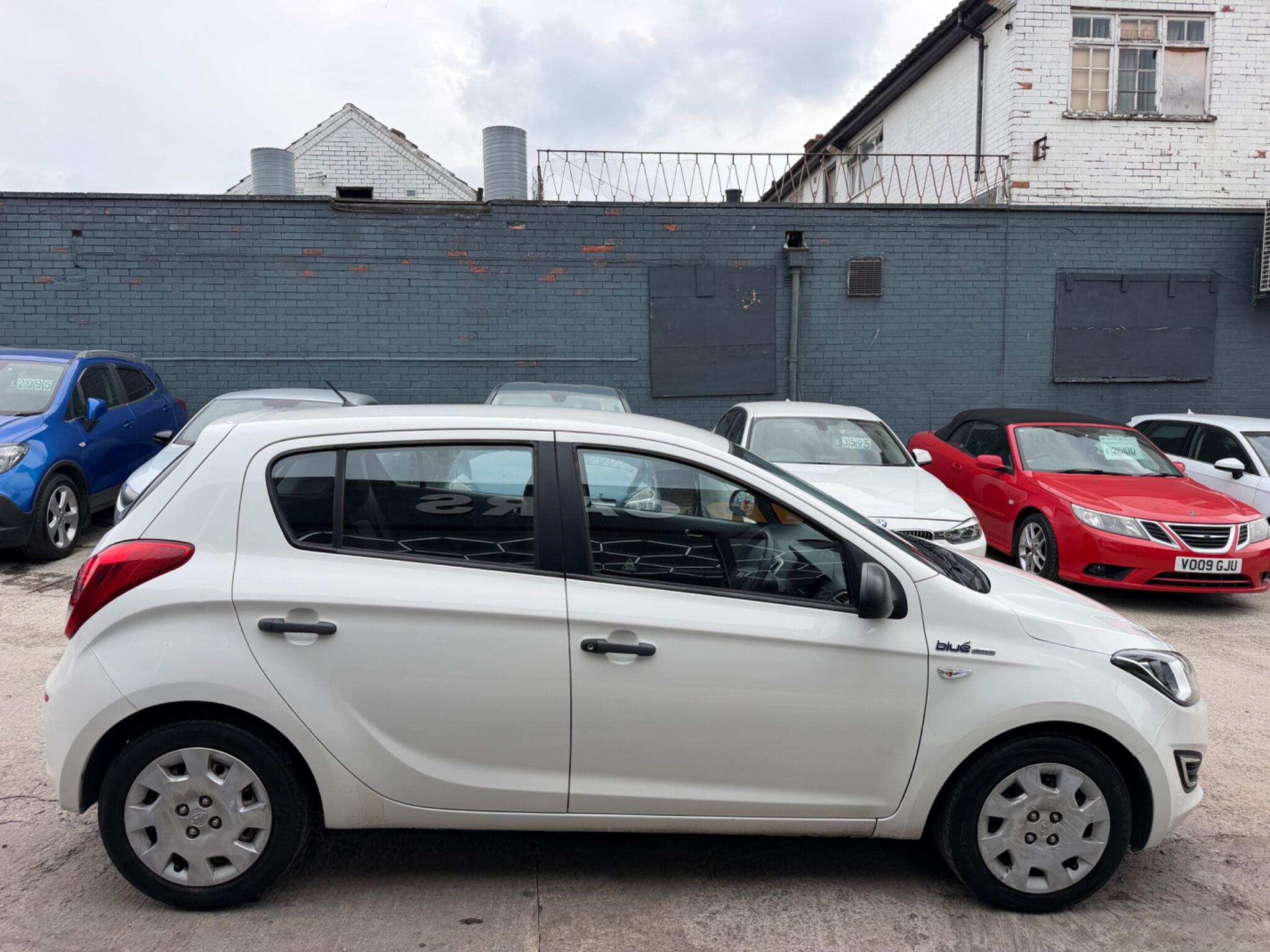 Hyundai i20 view 8