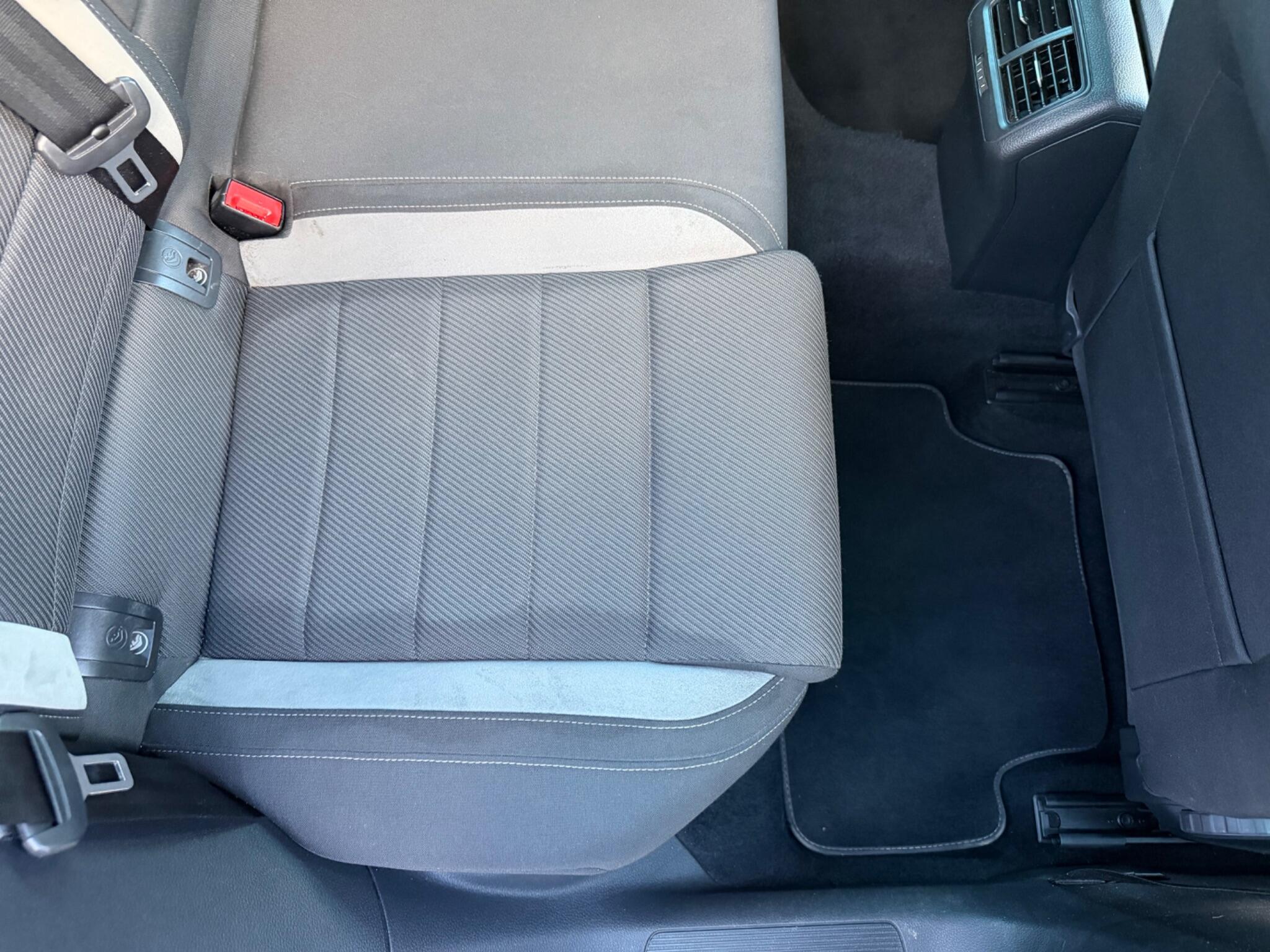 Volkswagen Golf view 21